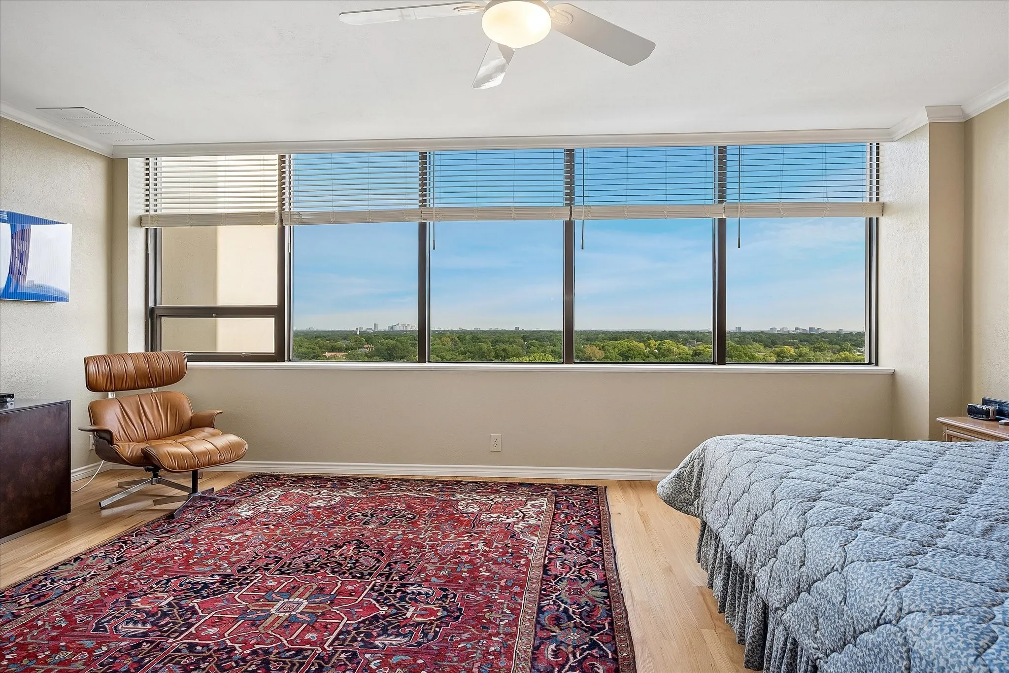 Condominium For Sale in Dallas County , 6335 W Northwest Highway 1117, Dallas, Texas 75225, 2 Bedroom, 3 Bathroom, 1 Garage spaces, 2,126 Sqft, built in 1966, mls#21398398, Real Estate Agent in Dallas, Homes For Sale in Dallas county, Homes For Sale in Dallas, Realtor in Dallas Texas, Real Estate Brokerage Independent Realty Texas, Luminita Cordes Realtor
