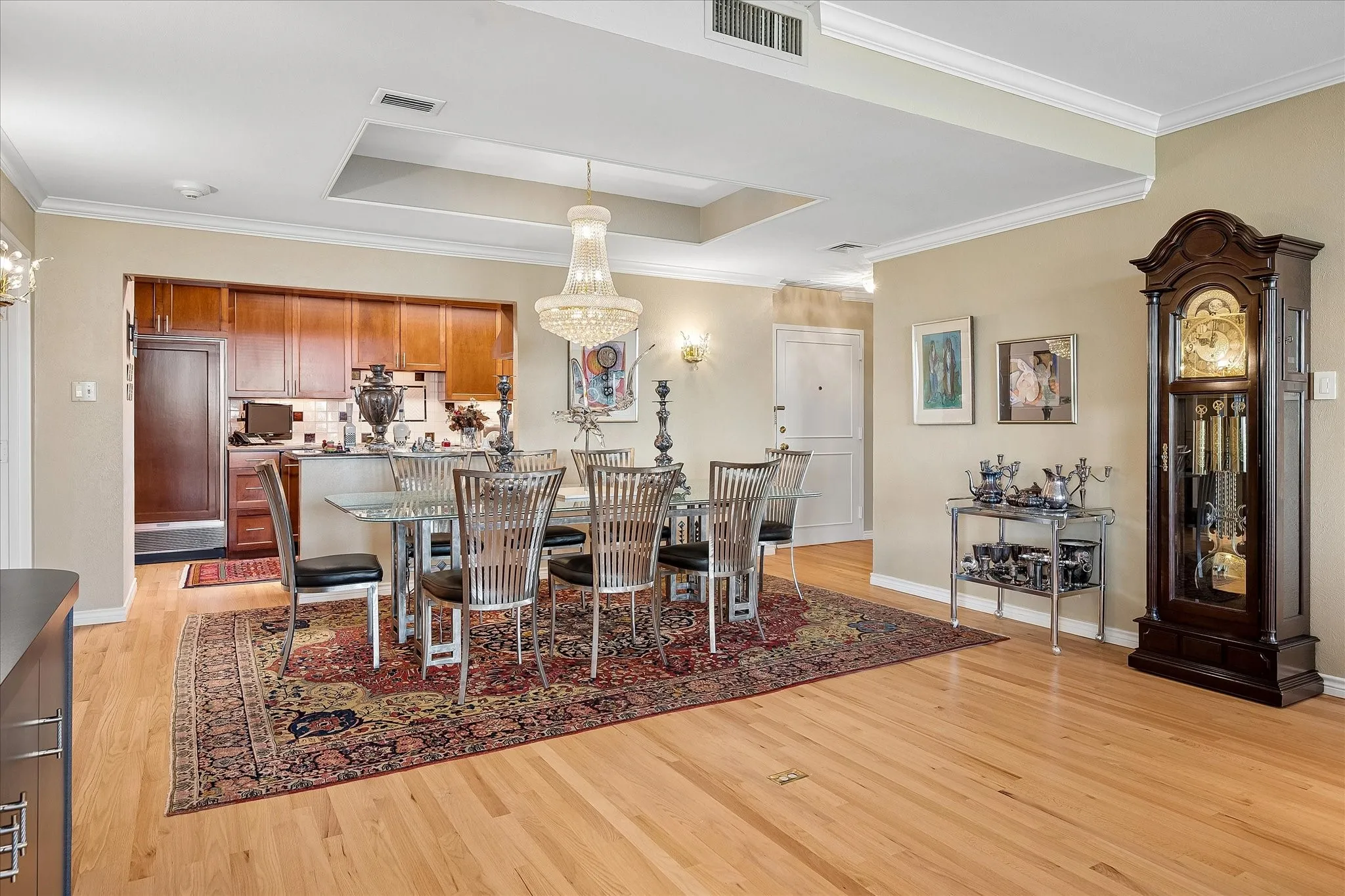 Condominium For Sale in Dallas County , 6335 W Northwest Highway 1117, Dallas, Texas 75225, 2 Bedroom, 3 Bathroom, 1 Garage spaces, 2,126 Sqft, built in 1966, mls#21398398, Real Estate Agent in Dallas, Homes For Sale in Dallas county, Homes For Sale in Dallas, Realtor in Dallas Texas, Real Estate Brokerage Independent Realty Texas, Luminita Cordes Realtor