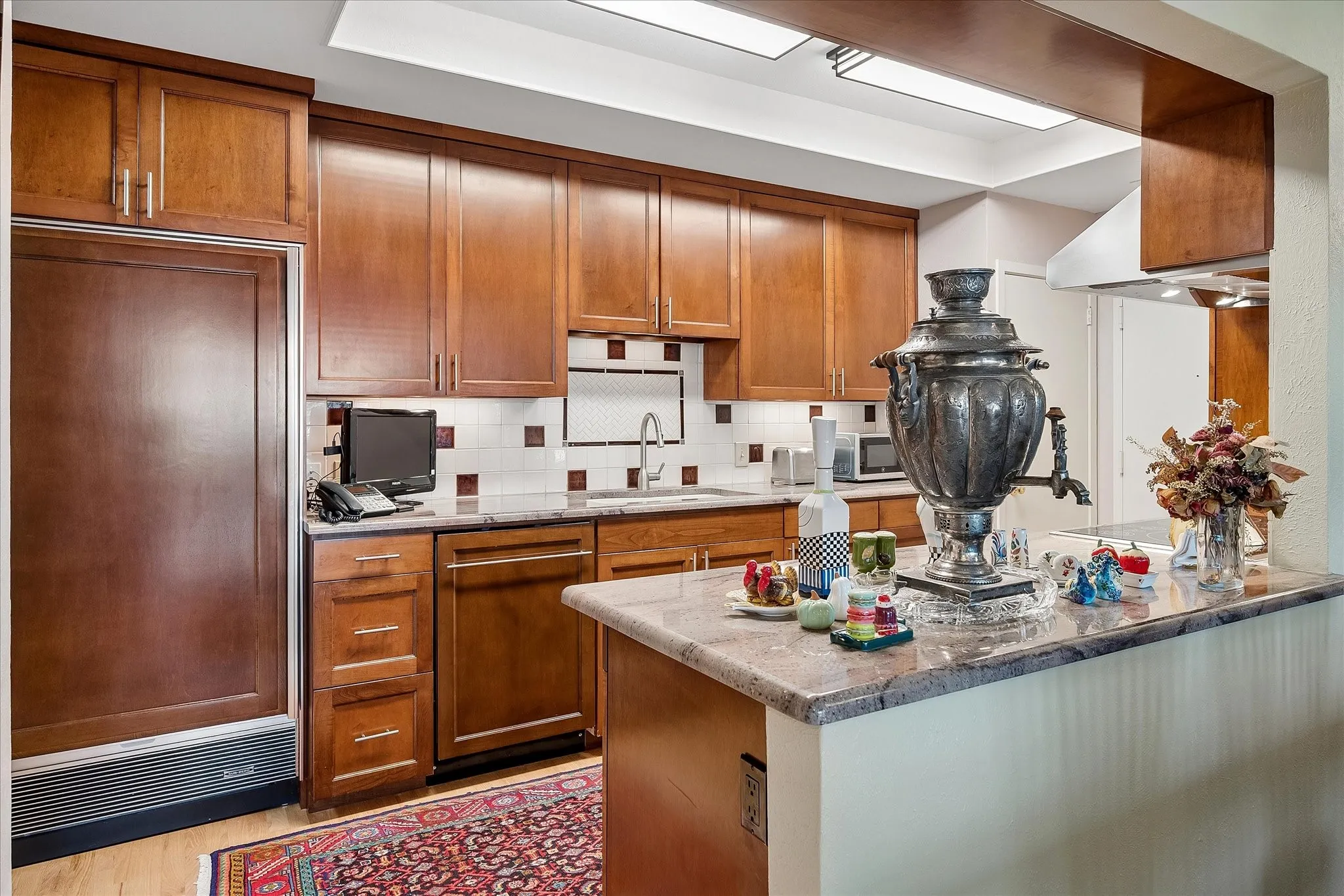 Condominium For Sale in Dallas County , 6335 W Northwest Highway 1117, Dallas, Texas 75225, 2 Bedroom, 3 Bathroom, 1 Garage spaces, 2,126 Sqft, built in 1966, mls#21398398, Real Estate Agent in Dallas, Homes For Sale in Dallas county, Homes For Sale in Dallas, Realtor in Dallas Texas, Real Estate Brokerage Independent Realty Texas, Luminita Cordes Realtor