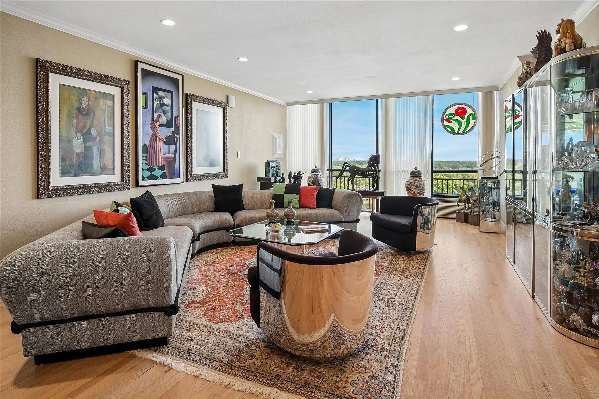 Condominium For Sale in Dallas County , 6335 W Northwest Highway 1117, Dallas, Texas 75225, 2 Bedroom, 3 Bathroom, 1 Garage spaces, 2,126 Sqft, built in 1966, mls#21398398, Real Estate Agent in Dallas, Homes For Sale in Dallas county, Homes For Sale in Dallas, Realtor in Dallas Texas, Real Estate Brokerage Independent Realty Texas, Luminita Cordes Realtor