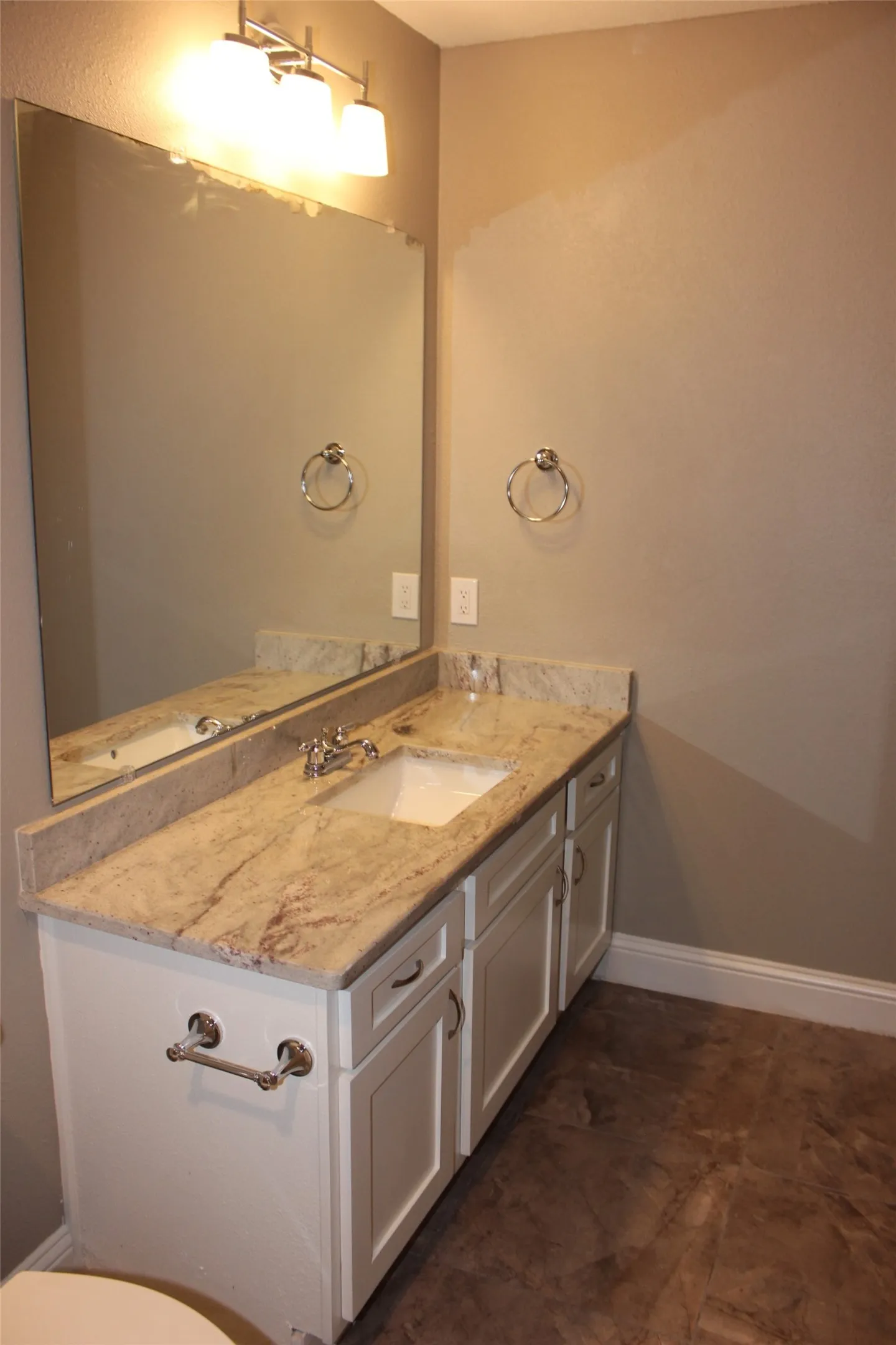 Single Family Residence For Rent in Collin County , 824 Shannon Drive, Plano, Texas 75025, 3 Bedroom, 2 Bathroom, 2 Garage spaces, 1,848 Sqft, built in 1984, mls#21401329, Real Estate Agent in Plano, Homes For Rent in Collin county, Homes For Rent in Plano, Realtor in Plano Texas, Real Estate Brokerage Independent Realty Texas, Luminita Cordes Realtor