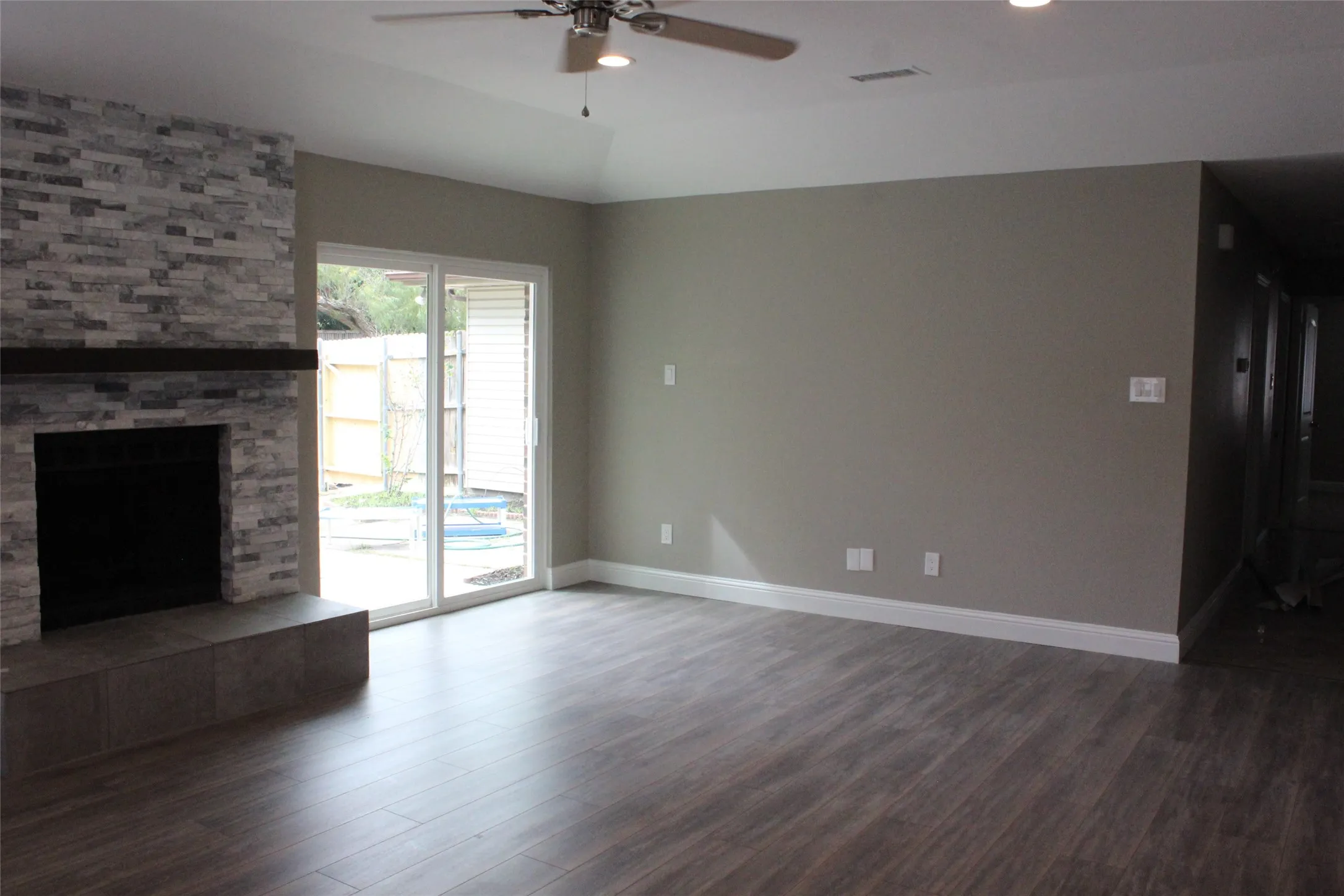 Single Family Residence For Rent in Collin County , 824 Shannon Drive, Plano, Texas 75025, 3 Bedroom, 2 Bathroom, 2 Garage spaces, 1,848 Sqft, built in 1984, mls#21401329, Real Estate Agent in Plano, Homes For Rent in Collin county, Homes For Rent in Plano, Realtor in Plano Texas, Real Estate Brokerage Independent Realty Texas, Luminita Cordes Realtor