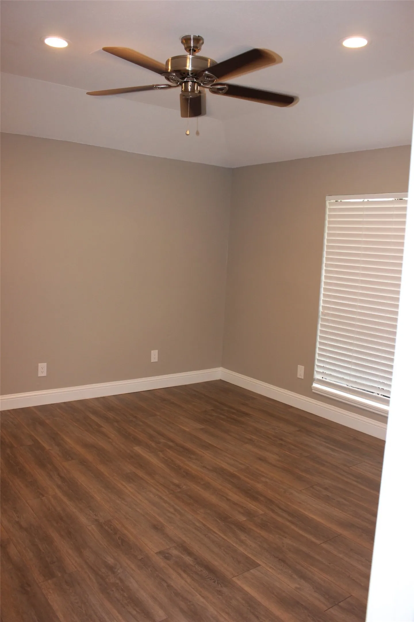 Single Family Residence For Rent in Collin County , 824 Shannon Drive, Plano, Texas 75025, 3 Bedroom, 2 Bathroom, 2 Garage spaces, 1,848 Sqft, built in 1984, mls#21401329, Real Estate Agent in Plano, Homes For Rent in Collin county, Homes For Rent in Plano, Realtor in Plano Texas, Real Estate Brokerage Independent Realty Texas, Luminita Cordes Realtor