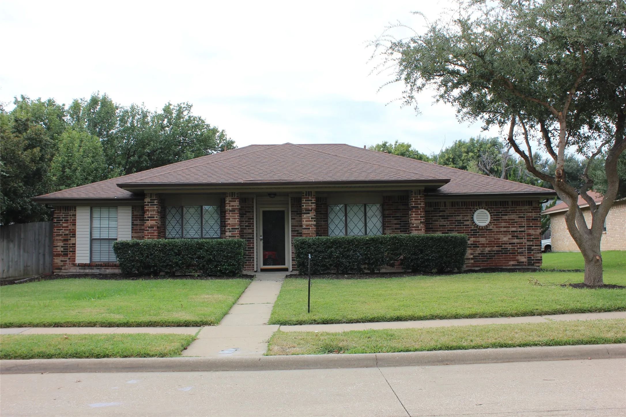 Single Family Residence For Rent in Collin County , 824 Shannon Drive, Plano, Texas 75025, 3 Bedroom, 2 Bathroom, 2 Garage spaces, 1,848 Sqft, built in 1984, mls#21401329, Real Estate Agent in Plano, Homes For Rent in Collin county, Homes For Rent in Plano, Realtor in Plano Texas, Real Estate Brokerage Independent Realty Texas, Luminita Cordes Realtor