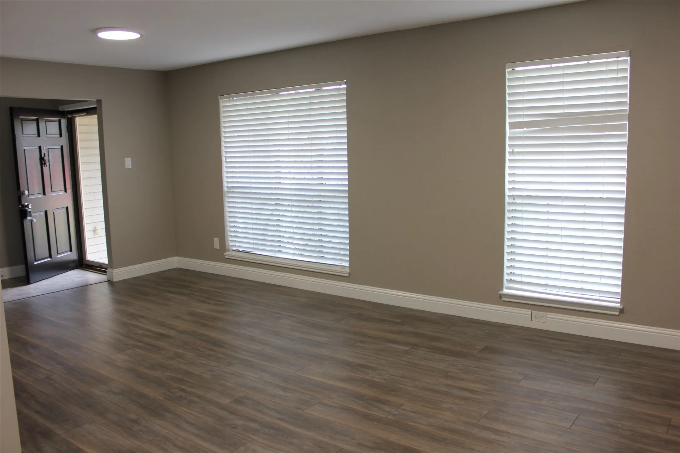 Single Family Residence For Rent in Collin County , 824 Shannon Drive, Plano, Texas 75025, 3 Bedroom, 2 Bathroom, 2 Garage spaces, 1,848 Sqft, built in 1984, mls#21401329, Real Estate Agent in Plano, Homes For Rent in Collin county, Homes For Rent in Plano, Realtor in Plano Texas, Real Estate Brokerage Independent Realty Texas, Luminita Cordes Realtor