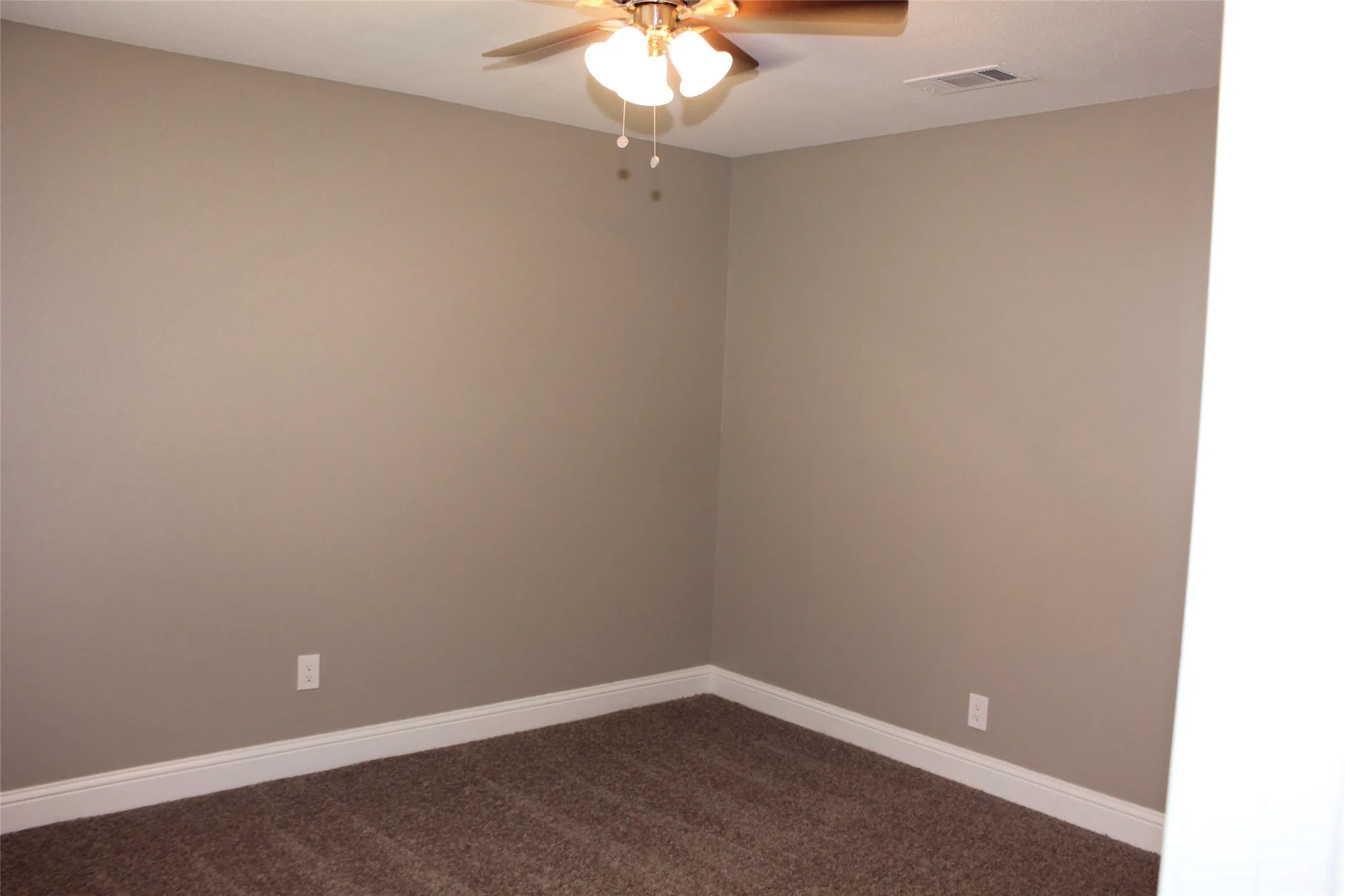 Single Family Residence For Rent in Collin County , 824 Shannon Drive, Plano, Texas 75025, 3 Bedroom, 2 Bathroom, 2 Garage spaces, 1,848 Sqft, built in 1984, mls#21401329, Real Estate Agent in Plano, Homes For Rent in Collin county, Homes For Rent in Plano, Realtor in Plano Texas, Real Estate Brokerage Independent Realty Texas, Luminita Cordes Realtor