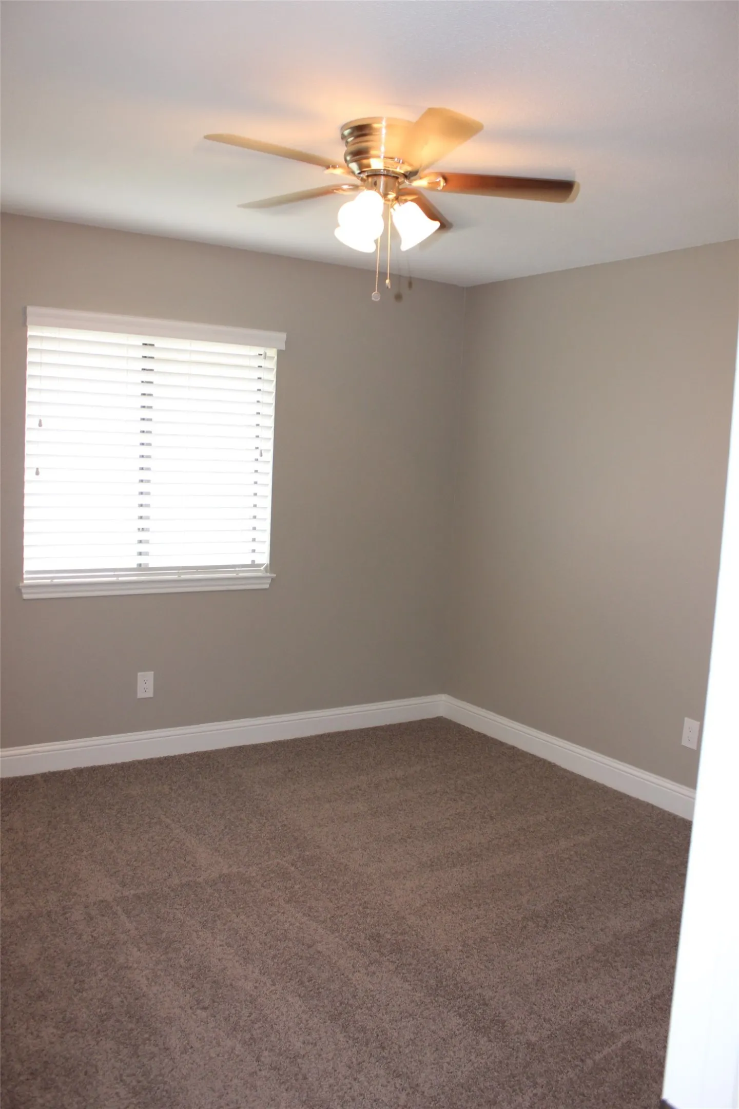 Single Family Residence For Rent in Collin County , 824 Shannon Drive, Plano, Texas 75025, 3 Bedroom, 2 Bathroom, 2 Garage spaces, 1,848 Sqft, built in 1984, mls#21401329, Real Estate Agent in Plano, Homes For Rent in Collin county, Homes For Rent in Plano, Realtor in Plano Texas, Real Estate Brokerage Independent Realty Texas, Luminita Cordes Realtor