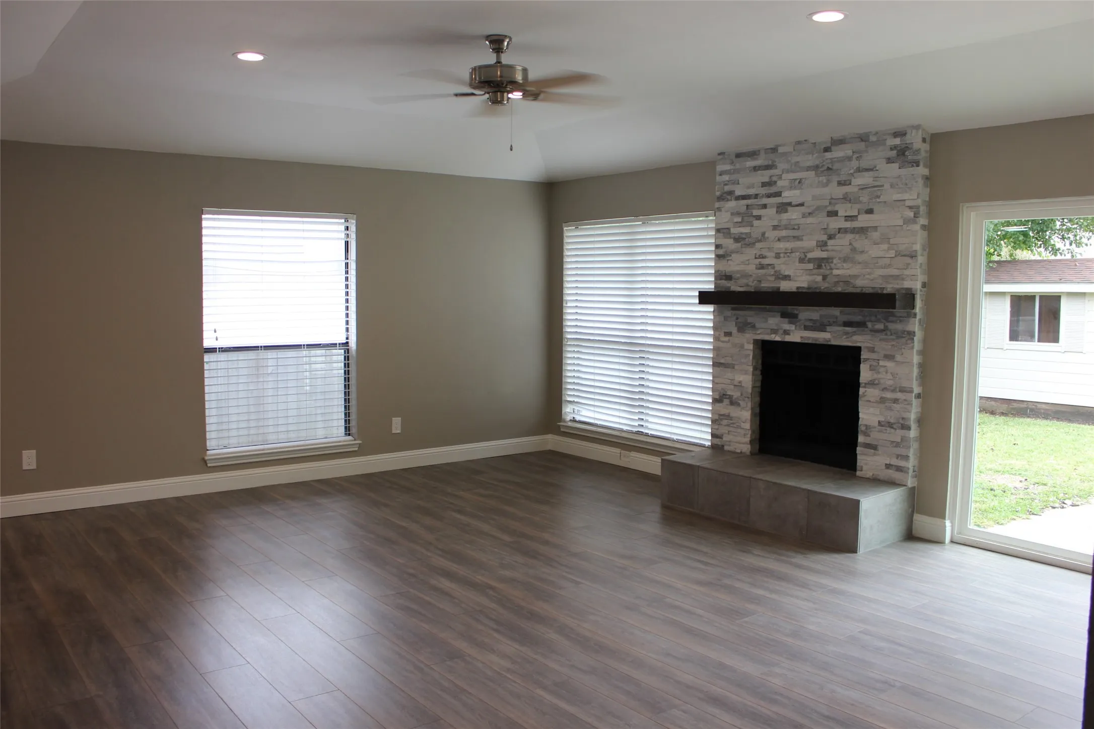 Single Family Residence For Rent in Collin County , 824 Shannon Drive, Plano, Texas 75025, 3 Bedroom, 2 Bathroom, 2 Garage spaces, 1,848 Sqft, built in 1984, mls#21401329, Real Estate Agent in Plano, Homes For Rent in Collin county, Homes For Rent in Plano, Realtor in Plano Texas, Real Estate Brokerage Independent Realty Texas, Luminita Cordes Realtor