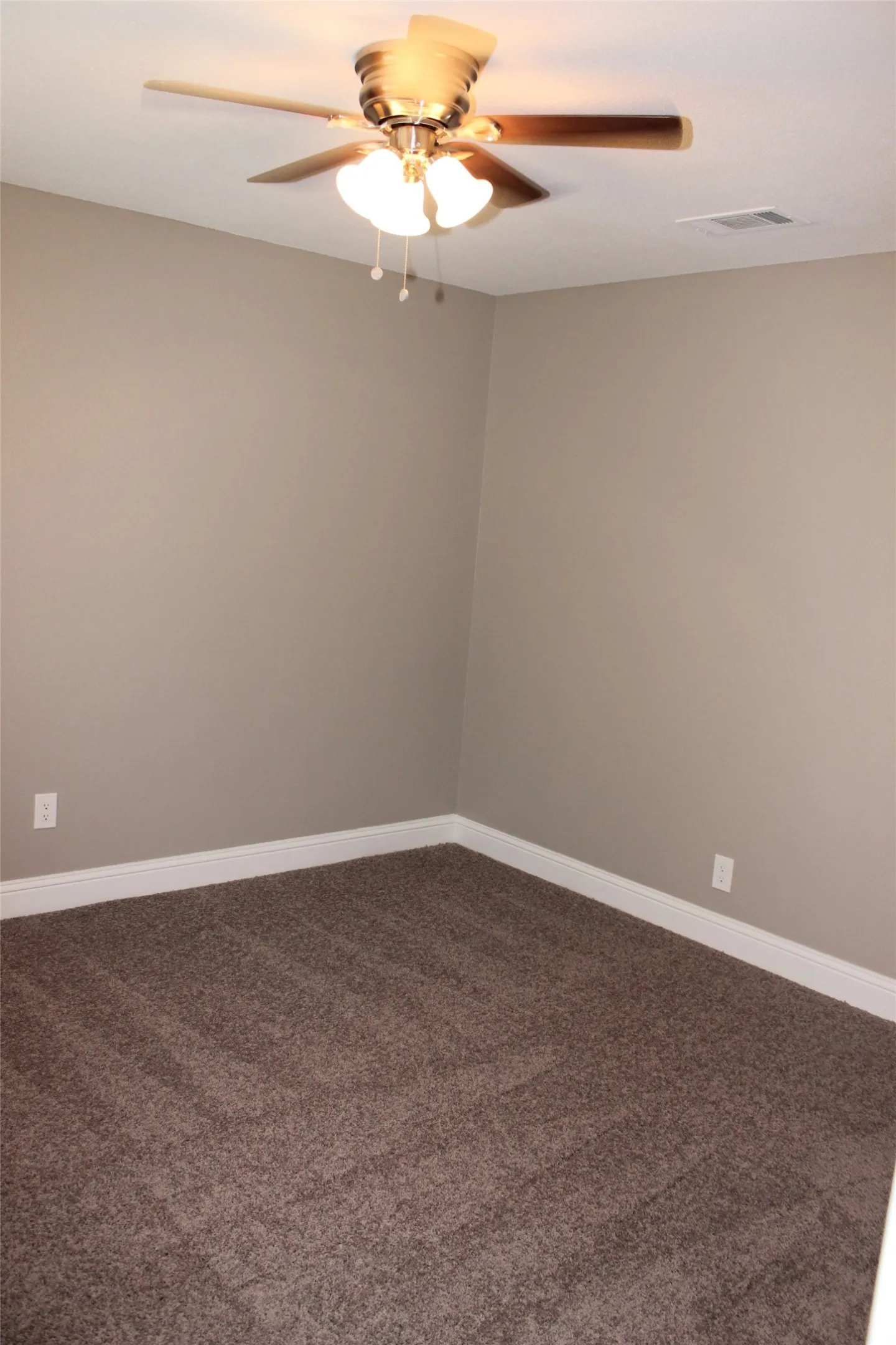 Single Family Residence For Rent in Collin County , 824 Shannon Drive, Plano, Texas 75025, 3 Bedroom, 2 Bathroom, 2 Garage spaces, 1,848 Sqft, built in 1984, mls#21401329, Real Estate Agent in Plano, Homes For Rent in Collin county, Homes For Rent in Plano, Realtor in Plano Texas, Real Estate Brokerage Independent Realty Texas, Luminita Cordes Realtor