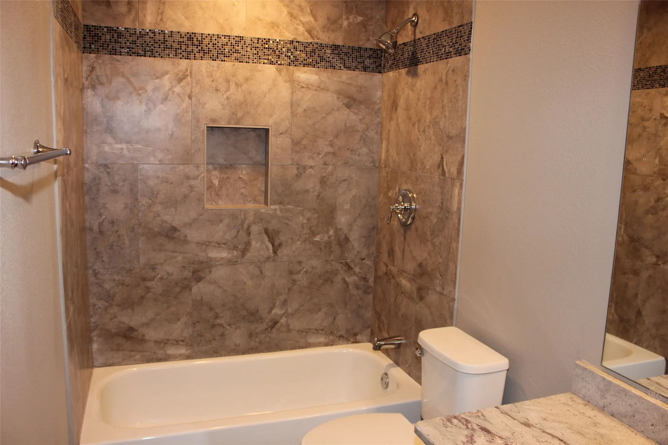 Single Family Residence For Rent in Collin County , 824 Shannon Drive, Plano, Texas 75025, 3 Bedroom, 2 Bathroom, 2 Garage spaces, 1,848 Sqft, built in 1984, mls#21401329, Real Estate Agent in Plano, Homes For Rent in Collin county, Homes For Rent in Plano, Realtor in Plano Texas, Real Estate Brokerage Independent Realty Texas, Luminita Cordes Realtor