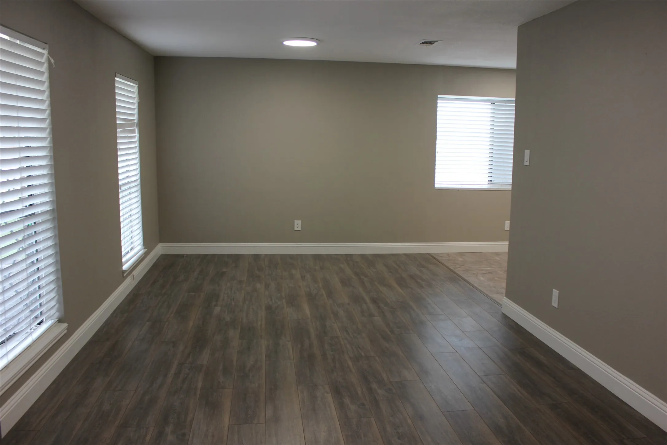 Single Family Residence For Rent in Collin County , 824 Shannon Drive, Plano, Texas 75025, 3 Bedroom, 2 Bathroom, 2 Garage spaces, 1,848 Sqft, built in 1984, mls#21401329, Real Estate Agent in Plano, Homes For Rent in Collin county, Homes For Rent in Plano, Realtor in Plano Texas, Real Estate Brokerage Independent Realty Texas, Luminita Cordes Realtor