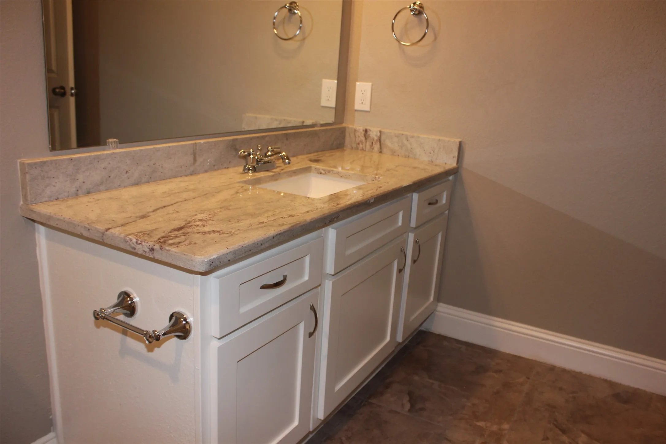 Single Family Residence For Rent in Collin County , 824 Shannon Drive, Plano, Texas 75025, 3 Bedroom, 2 Bathroom, 2 Garage spaces, 1,848 Sqft, built in 1984, mls#21401329, Real Estate Agent in Plano, Homes For Rent in Collin county, Homes For Rent in Plano, Realtor in Plano Texas, Real Estate Brokerage Independent Realty Texas, Luminita Cordes Realtor