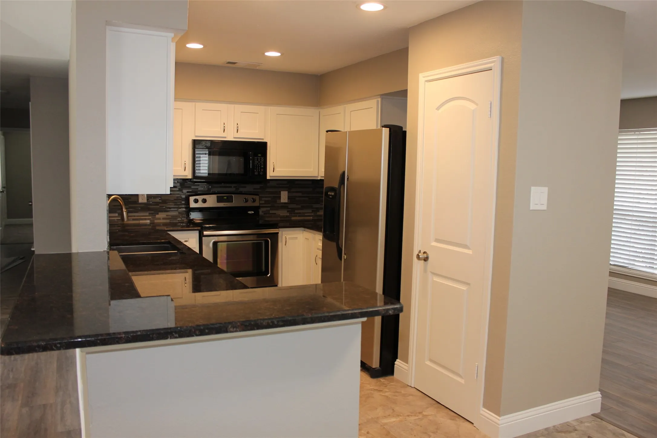 Single Family Residence For Rent in Collin County , 824 Shannon Drive, Plano, Texas 75025, 3 Bedroom, 2 Bathroom, 2 Garage spaces, 1,848 Sqft, built in 1984, mls#21401329, Real Estate Agent in Plano, Homes For Rent in Collin county, Homes For Rent in Plano, Realtor in Plano Texas, Real Estate Brokerage Independent Realty Texas, Luminita Cordes Realtor