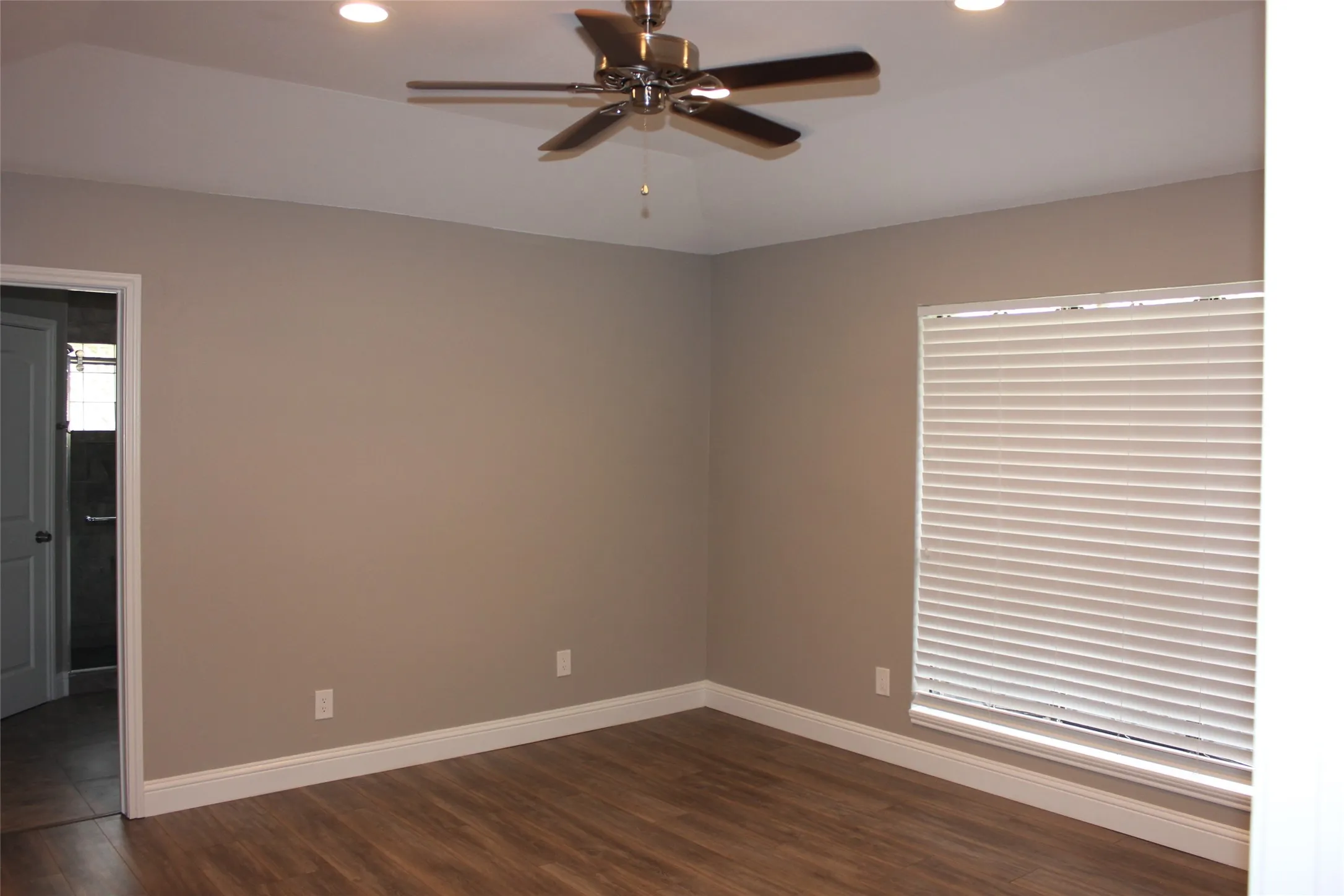 Single Family Residence For Rent in Collin County , 824 Shannon Drive, Plano, Texas 75025, 3 Bedroom, 2 Bathroom, 2 Garage spaces, 1,848 Sqft, built in 1984, mls#21401329, Real Estate Agent in Plano, Homes For Rent in Collin county, Homes For Rent in Plano, Realtor in Plano Texas, Real Estate Brokerage Independent Realty Texas, Luminita Cordes Realtor