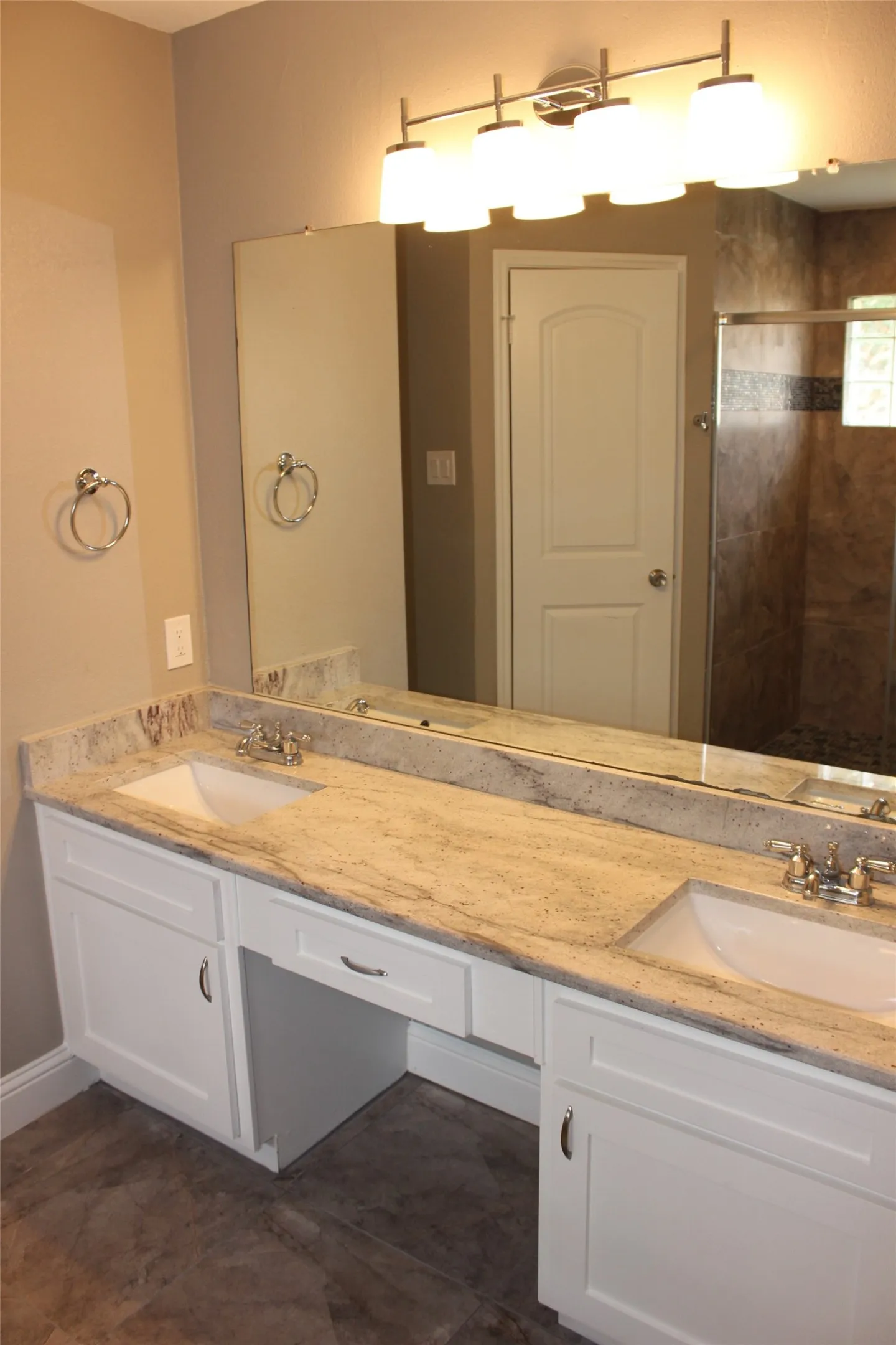 Single Family Residence For Rent in Collin County , 824 Shannon Drive, Plano, Texas 75025, 3 Bedroom, 2 Bathroom, 2 Garage spaces, 1,848 Sqft, built in 1984, mls#21401329, Real Estate Agent in Plano, Homes For Rent in Collin county, Homes For Rent in Plano, Realtor in Plano Texas, Real Estate Brokerage Independent Realty Texas, Luminita Cordes Realtor