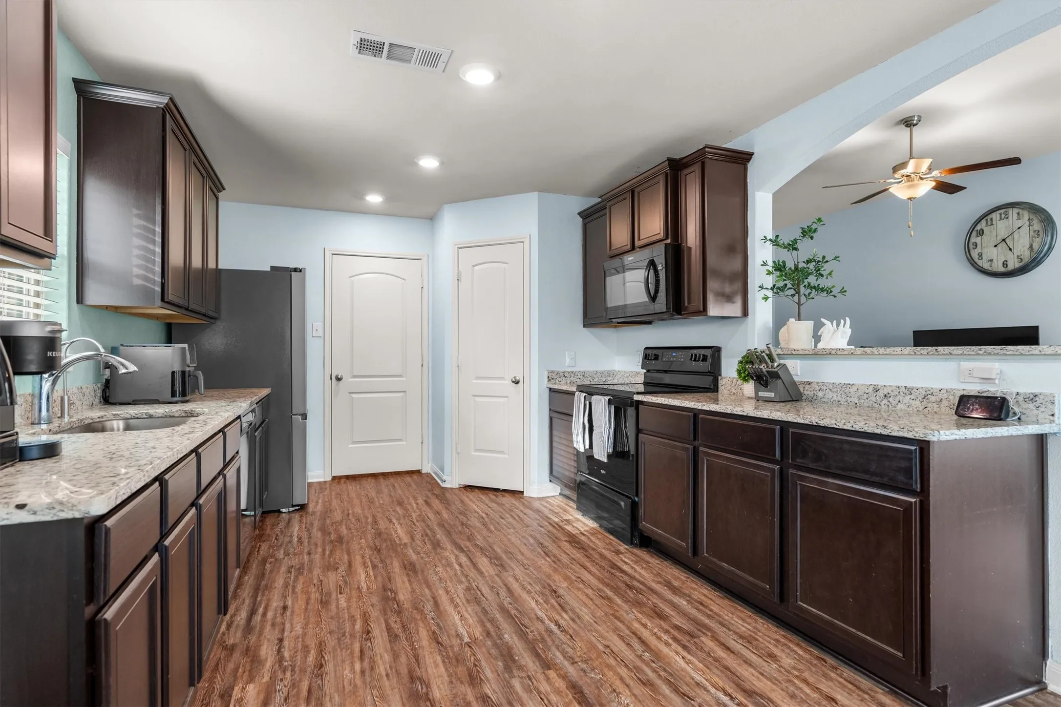 Single Family Residence For Sale in Denton County , 4006 Lakeview Drive, Sanger, Texas 76266, 3 Bedroom, 2 Bathroom, 2 Garage spaces, 1,650 Sqft, built in 2020, mls#21400131, Real Estate Agent in Sanger, Homes For Sale in Denton county, Homes For Sale in Sanger, Realtor in Sanger Texas, Real Estate Brokerage Independent Realty Texas, Luminita Cordes Realtor