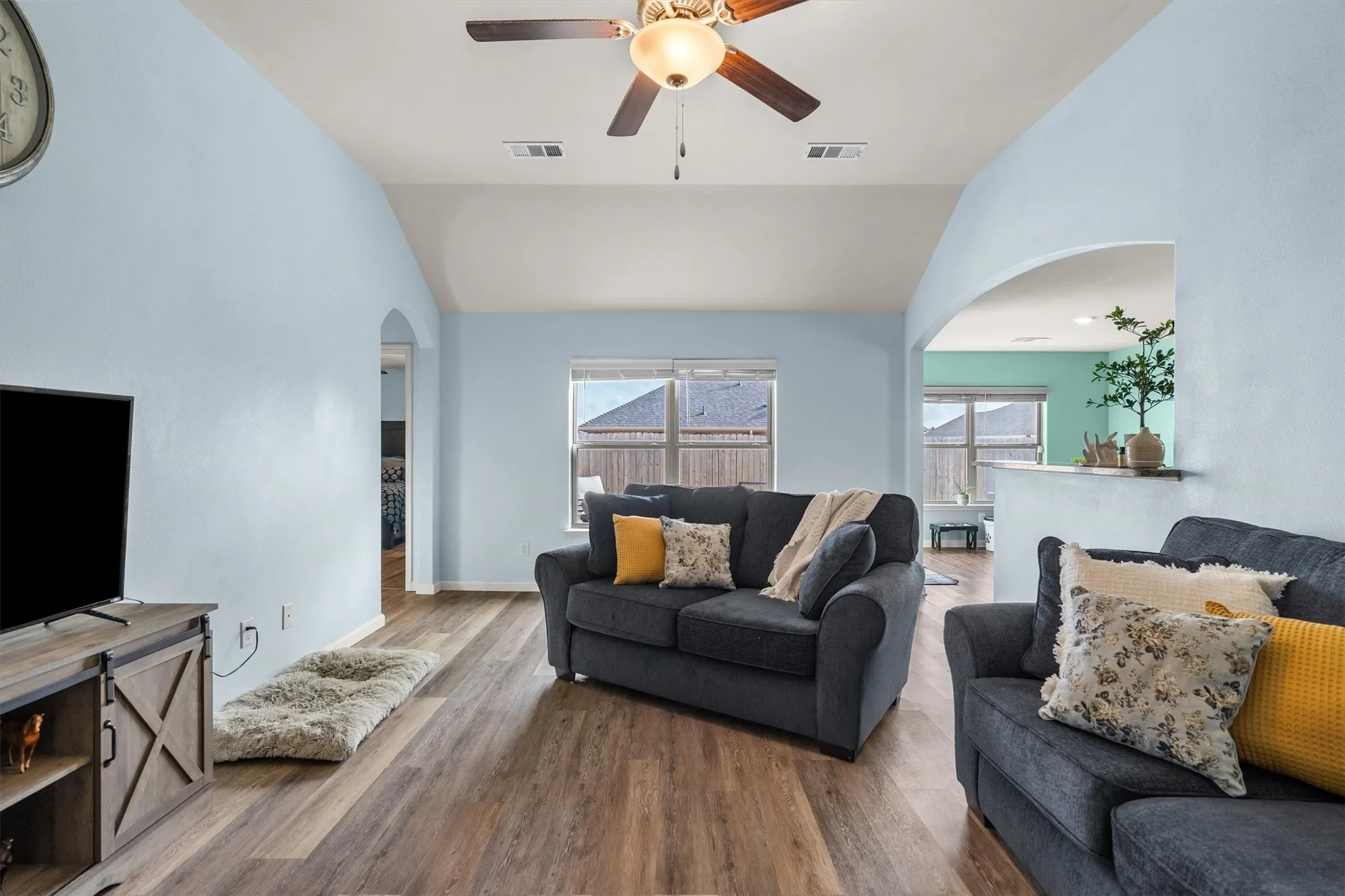 Single Family Residence For Sale in Denton County , 4006 Lakeview Drive, Sanger, Texas 76266, 3 Bedroom, 2 Bathroom, 2 Garage spaces, 1,650 Sqft, built in 2020, mls#21400131, Real Estate Agent in Sanger, Homes For Sale in Denton county, Homes For Sale in Sanger, Realtor in Sanger Texas, Real Estate Brokerage Independent Realty Texas, Luminita Cordes Realtor