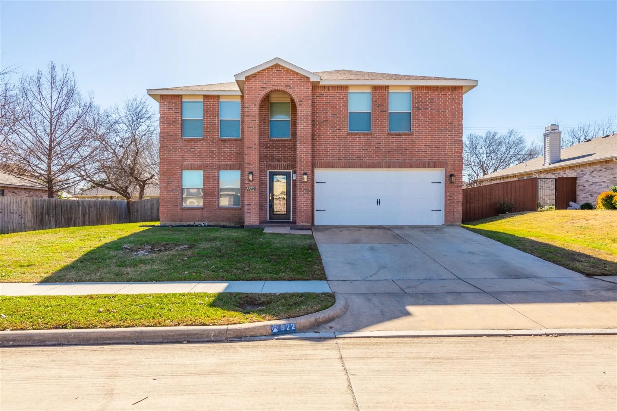 Single Family Residence For Rent in Tarrant County , 922 White Dove Drive, Arlington, Texas 76017, 5 Bedroom, 3 Bathroom, 2 Garage spaces, 2,985 Sqft, built in 2002, mls#21401330, Real Estate Agent in Arlington, Homes For Rent in Tarrant county, Homes For Rent in Arlington, Realtor in Arlington Texas, Real Estate Brokerage Independent Realty Texas, Luminita Cordes Realtor