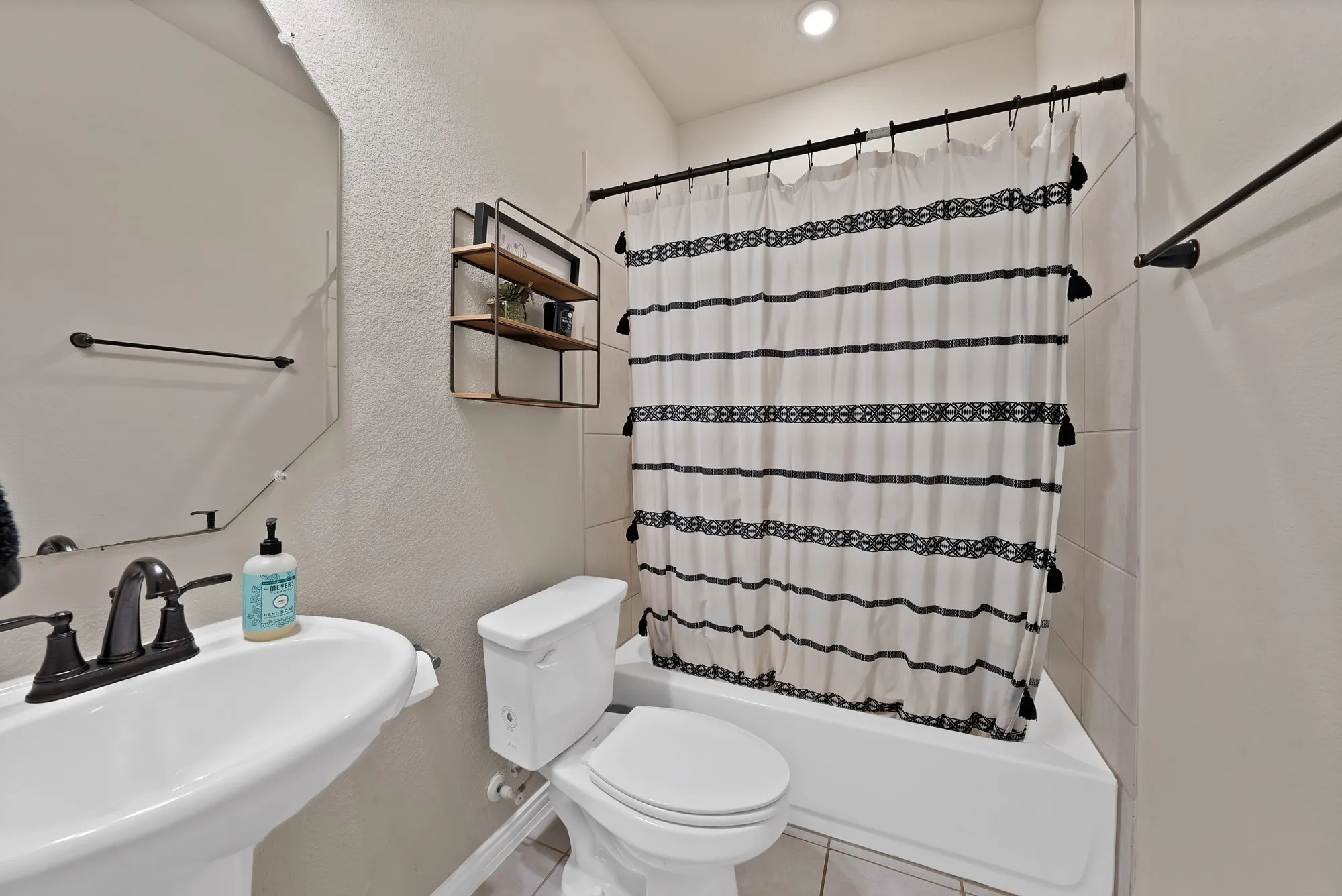 Single Family Residence For Sale in Grayson County , 259 Durning Road, Van Alstyne, Texas 75495, 4 Bedroom, 3 Bathroom, 3 Garage spaces, 3,066 Sqft, built in 2021, mls#21400953, Real Estate Agent in Van Alstyne, Homes For Sale in Grayson county, Homes For Sale in Van Alstyne, Realtor in Van Alstyne Texas, Real Estate Brokerage Independent Realty Texas, Luminita Cordes Realtor