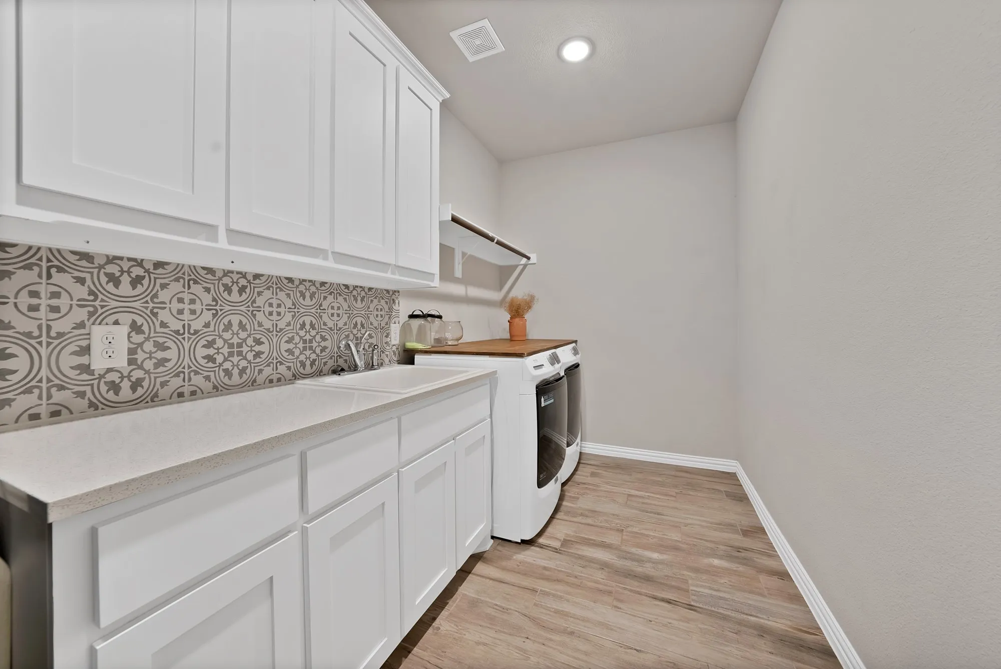 Single Family Residence For Sale in Grayson County , 259 Durning Road, Van Alstyne, Texas 75495, 4 Bedroom, 3 Bathroom, 3 Garage spaces, 3,066 Sqft, built in 2021, mls#21400953, Real Estate Agent in Van Alstyne, Homes For Sale in Grayson county, Homes For Sale in Van Alstyne, Realtor in Van Alstyne Texas, Real Estate Brokerage Independent Realty Texas, Luminita Cordes Realtor