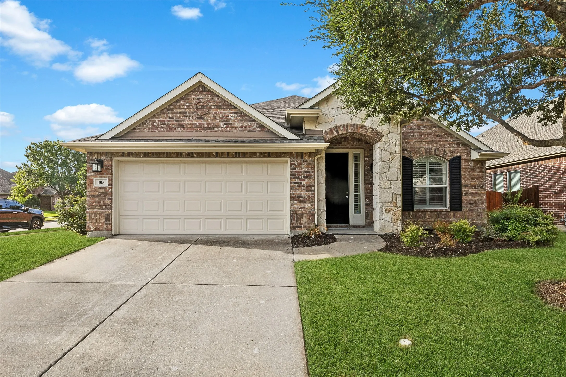 Single Family Residence For Sale in Collin County , 405 Highland Ridge Drive, Wylie, Texas 75098, 3 Bedroom, 2 Bathroom, 2 Garage spaces, 2,110 Sqft, built in 2010, mls#21399957, Real Estate Agent in Wylie, Homes For Sale in Collin county, Homes For Sale in Wylie, Realtor in Wylie Texas, Real Estate Brokerage Independent Realty Texas, Luminita Cordes Realtor