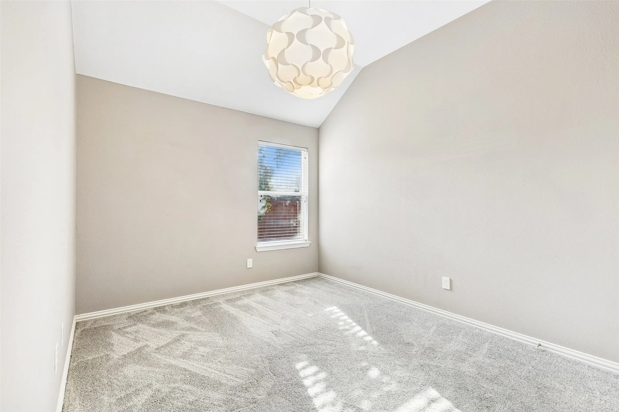 Single Family Residence For Sale in Collin County , 405 Highland Ridge Drive, Wylie, Texas 75098, 3 Bedroom, 2 Bathroom, 2 Garage spaces, 2,110 Sqft, built in 2010, mls#21399957, Real Estate Agent in Wylie, Homes For Sale in Collin county, Homes For Sale in Wylie, Realtor in Wylie Texas, Real Estate Brokerage Independent Realty Texas, Luminita Cordes Realtor