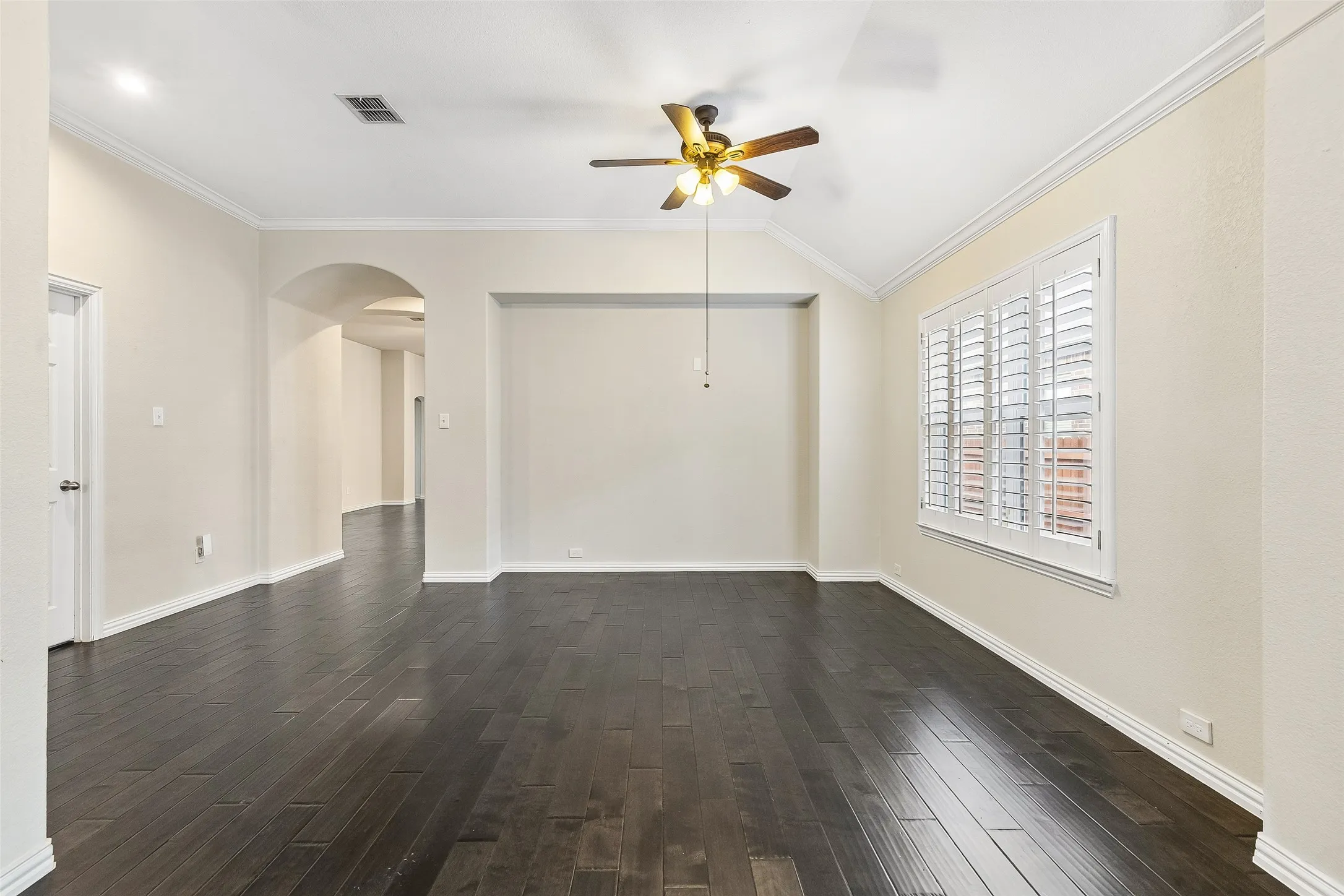 Single Family Residence For Sale in Collin County , 405 Highland Ridge Drive, Wylie, Texas 75098, 3 Bedroom, 2 Bathroom, 2 Garage spaces, 2,110 Sqft, built in 2010, mls#21399957, Real Estate Agent in Wylie, Homes For Sale in Collin county, Homes For Sale in Wylie, Realtor in Wylie Texas, Real Estate Brokerage Independent Realty Texas, Luminita Cordes Realtor