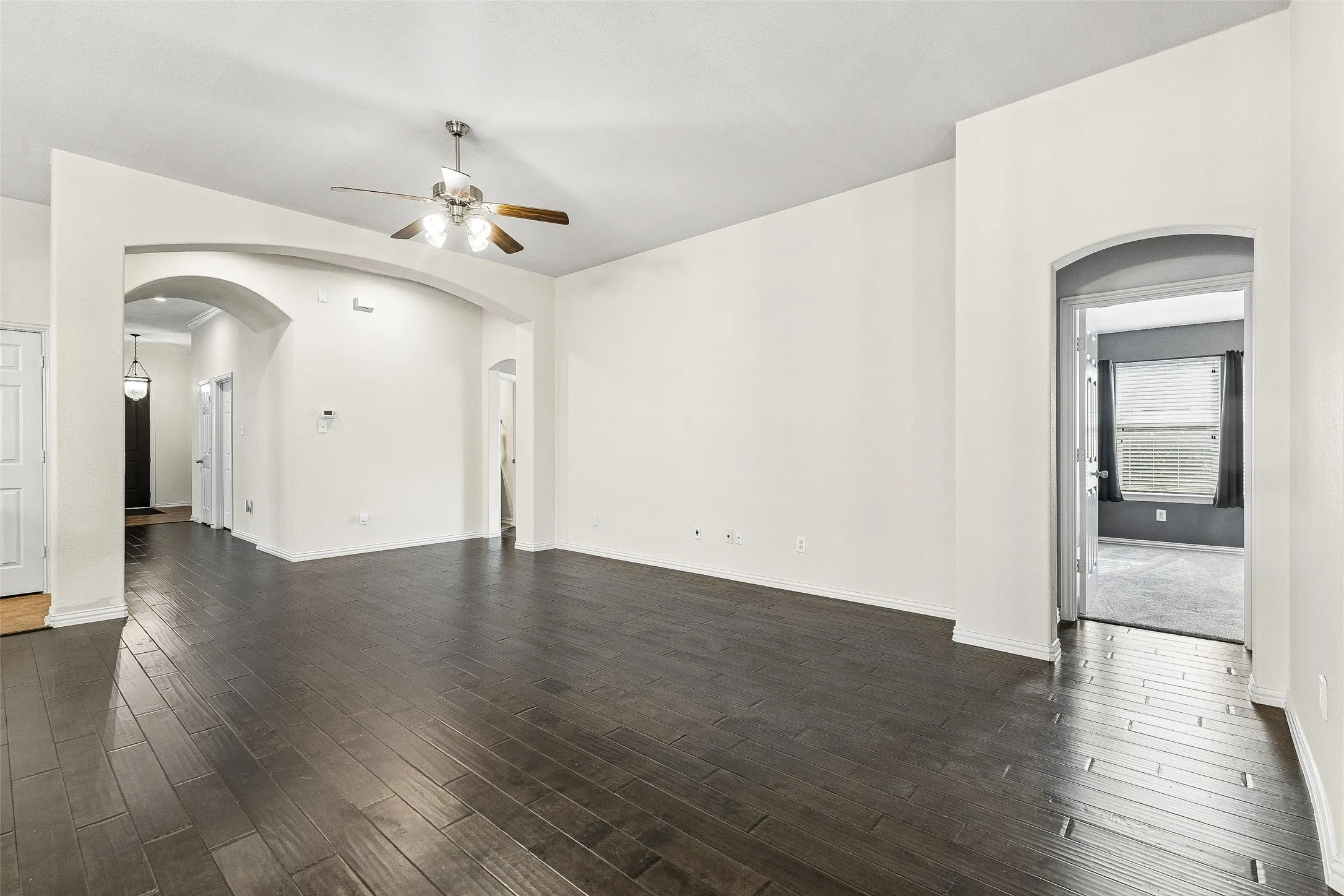 Single Family Residence For Sale in Collin County , 405 Highland Ridge Drive, Wylie, Texas 75098, 3 Bedroom, 2 Bathroom, 2 Garage spaces, 2,110 Sqft, built in 2010, mls#21399957, Real Estate Agent in Wylie, Homes For Sale in Collin county, Homes For Sale in Wylie, Realtor in Wylie Texas, Real Estate Brokerage Independent Realty Texas, Luminita Cordes Realtor