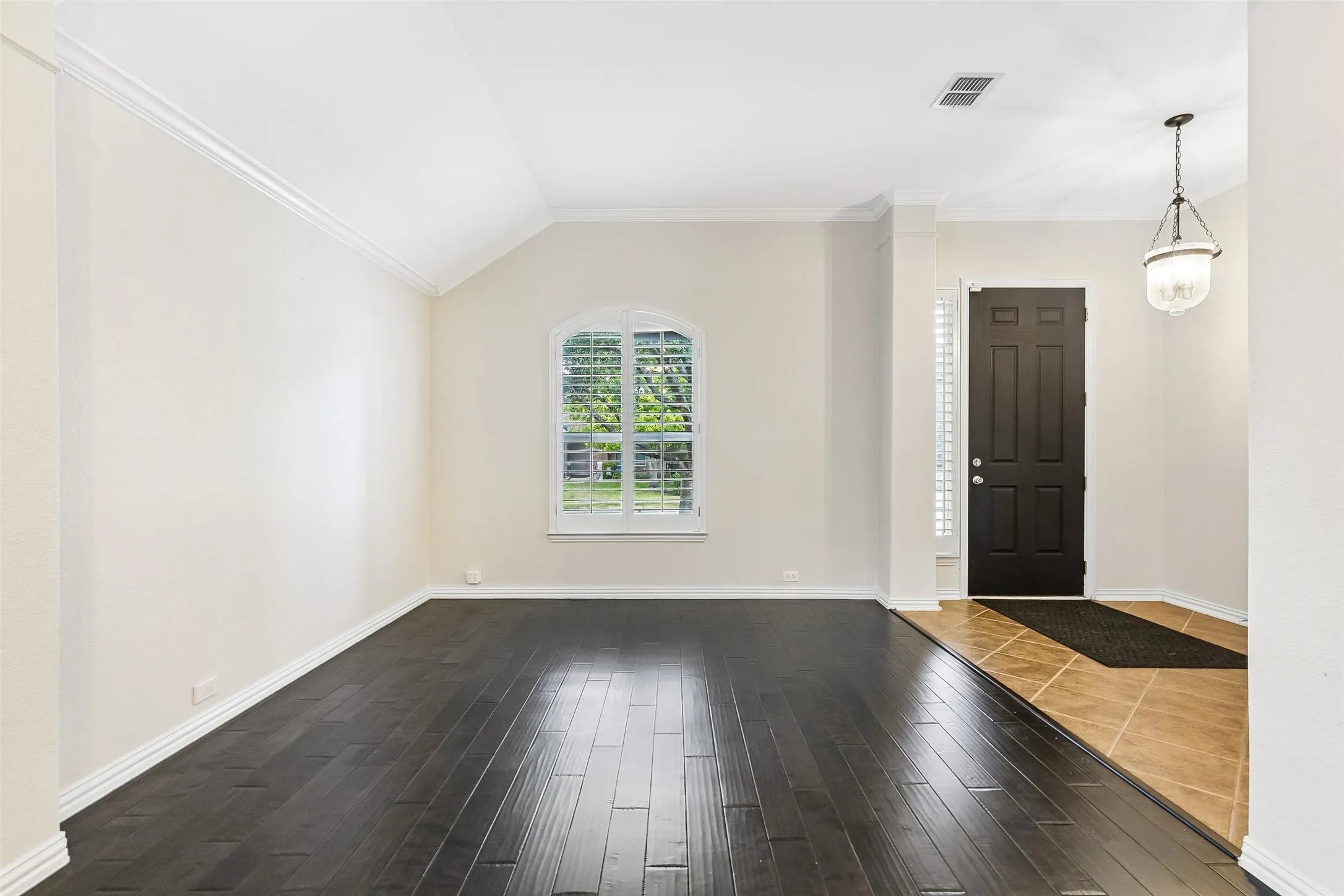 Single Family Residence For Sale in Collin County , 405 Highland Ridge Drive, Wylie, Texas 75098, 3 Bedroom, 2 Bathroom, 2 Garage spaces, 2,110 Sqft, built in 2010, mls#21399957, Real Estate Agent in Wylie, Homes For Sale in Collin county, Homes For Sale in Wylie, Realtor in Wylie Texas, Real Estate Brokerage Independent Realty Texas, Luminita Cordes Realtor