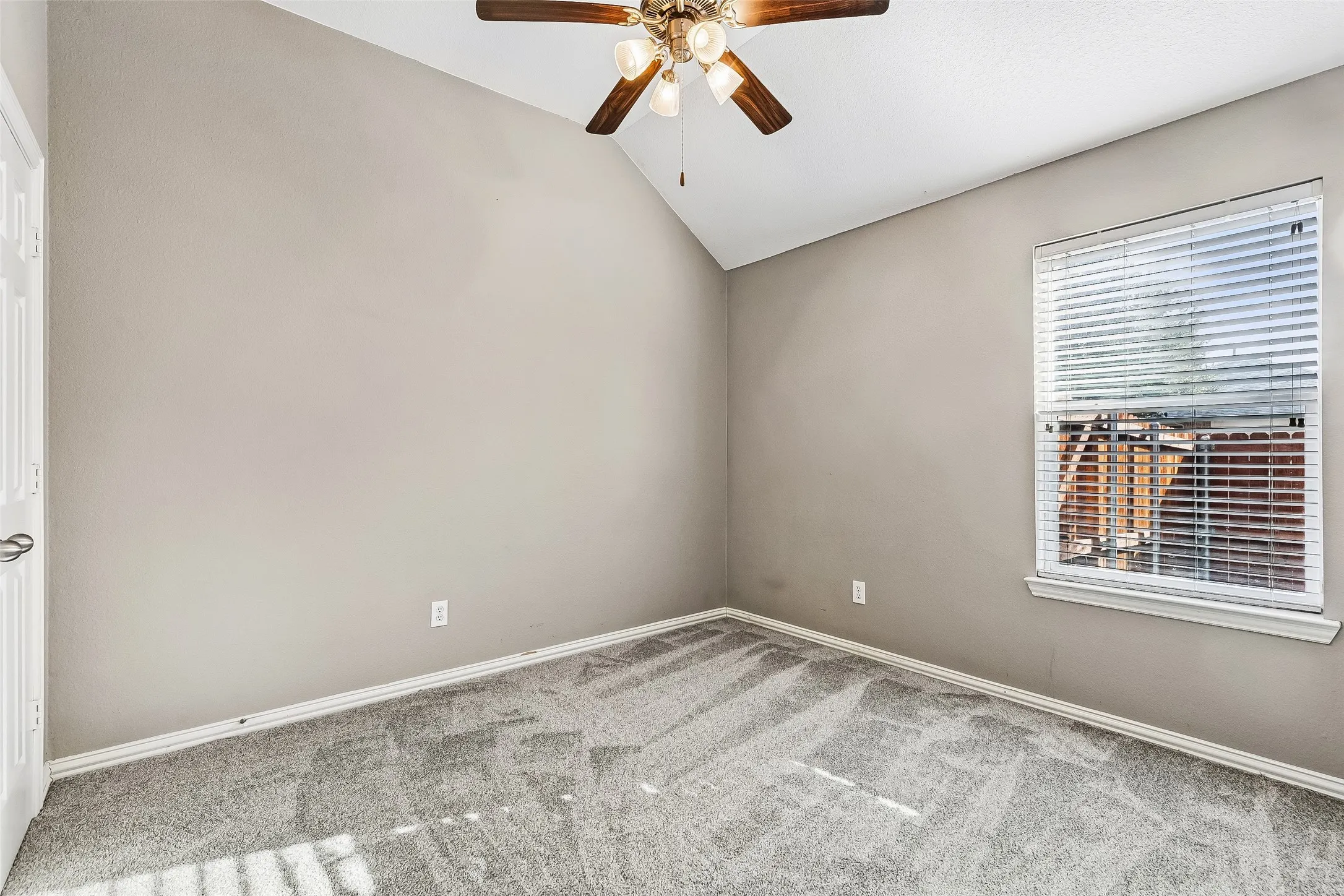 Single Family Residence For Sale in Collin County , 405 Highland Ridge Drive, Wylie, Texas 75098, 3 Bedroom, 2 Bathroom, 2 Garage spaces, 2,110 Sqft, built in 2010, mls#21399957, Real Estate Agent in Wylie, Homes For Sale in Collin county, Homes For Sale in Wylie, Realtor in Wylie Texas, Real Estate Brokerage Independent Realty Texas, Luminita Cordes Realtor