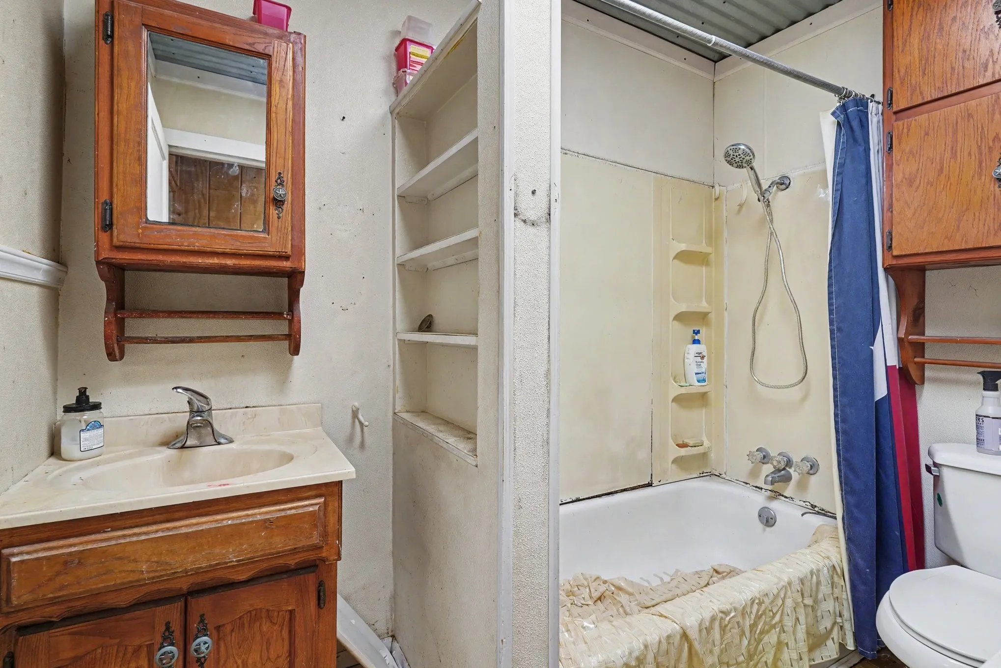 Single Family Residence For Sale in Johnson County , 6413 County Road 803, Burleson, Texas 76028, 3 Bedroom, 1 Bathroom, Garage spaces, 1,331 Sqft, built in 1958, mls#21398788, Real Estate Agent in Burleson, Homes For Sale in Johnson county, Homes For Sale in Burleson, Realtor in Burleson Texas, Real Estate Brokerage Independent Realty Texas, Luminita Cordes Realtor