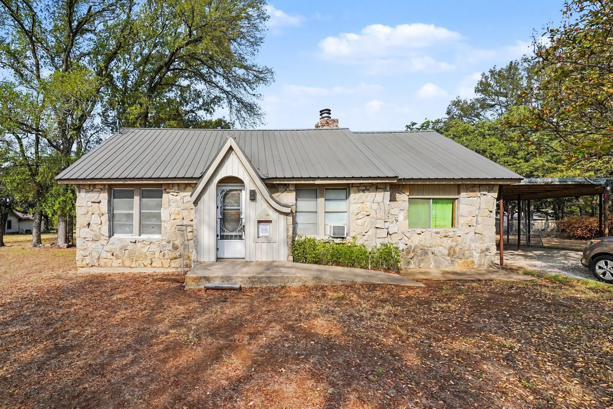 Single Family Residence For Sale in Johnson County , 6413 County Road 803, Burleson, Texas 76028, 3 Bedroom, 1 Bathroom, Garage spaces, 1,331 Sqft, built in 1958, mls#21398788, Real Estate Agent in Burleson, Homes For Sale in Johnson county, Homes For Sale in Burleson, Realtor in Burleson Texas, Real Estate Brokerage Independent Realty Texas, Luminita Cordes Realtor