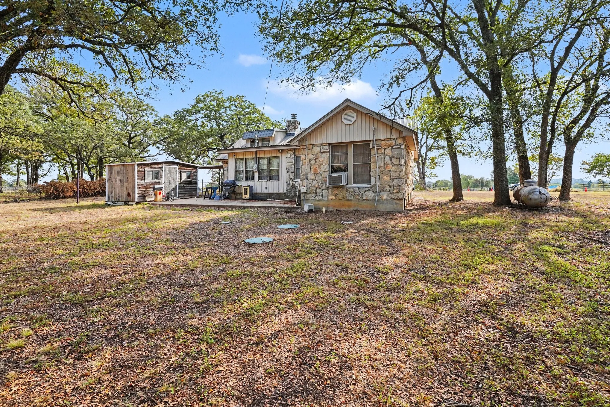 Single Family Residence For Sale in Johnson County , 6413 County Road 803, Burleson, Texas 76028, 3 Bedroom, 1 Bathroom, Garage spaces, 1,331 Sqft, built in 1958, mls#21398788, Real Estate Agent in Burleson, Homes For Sale in Johnson county, Homes For Sale in Burleson, Realtor in Burleson Texas, Real Estate Brokerage Independent Realty Texas, Luminita Cordes Realtor