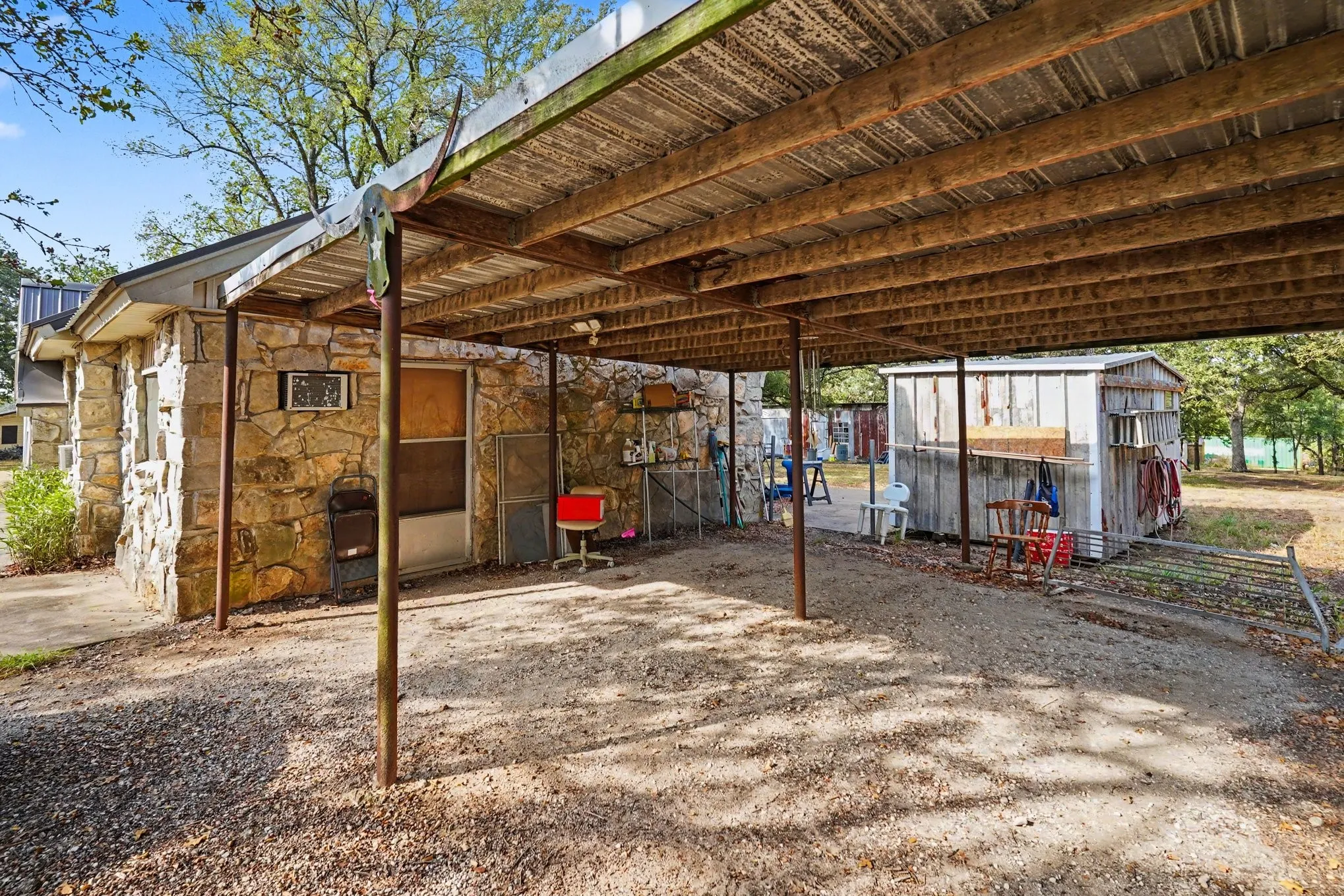 Single Family Residence For Sale in Johnson County , 6413 County Road 803, Burleson, Texas 76028, 3 Bedroom, 1 Bathroom, Garage spaces, 1,331 Sqft, built in 1958, mls#21398788, Real Estate Agent in Burleson, Homes For Sale in Johnson county, Homes For Sale in Burleson, Realtor in Burleson Texas, Real Estate Brokerage Independent Realty Texas, Luminita Cordes Realtor