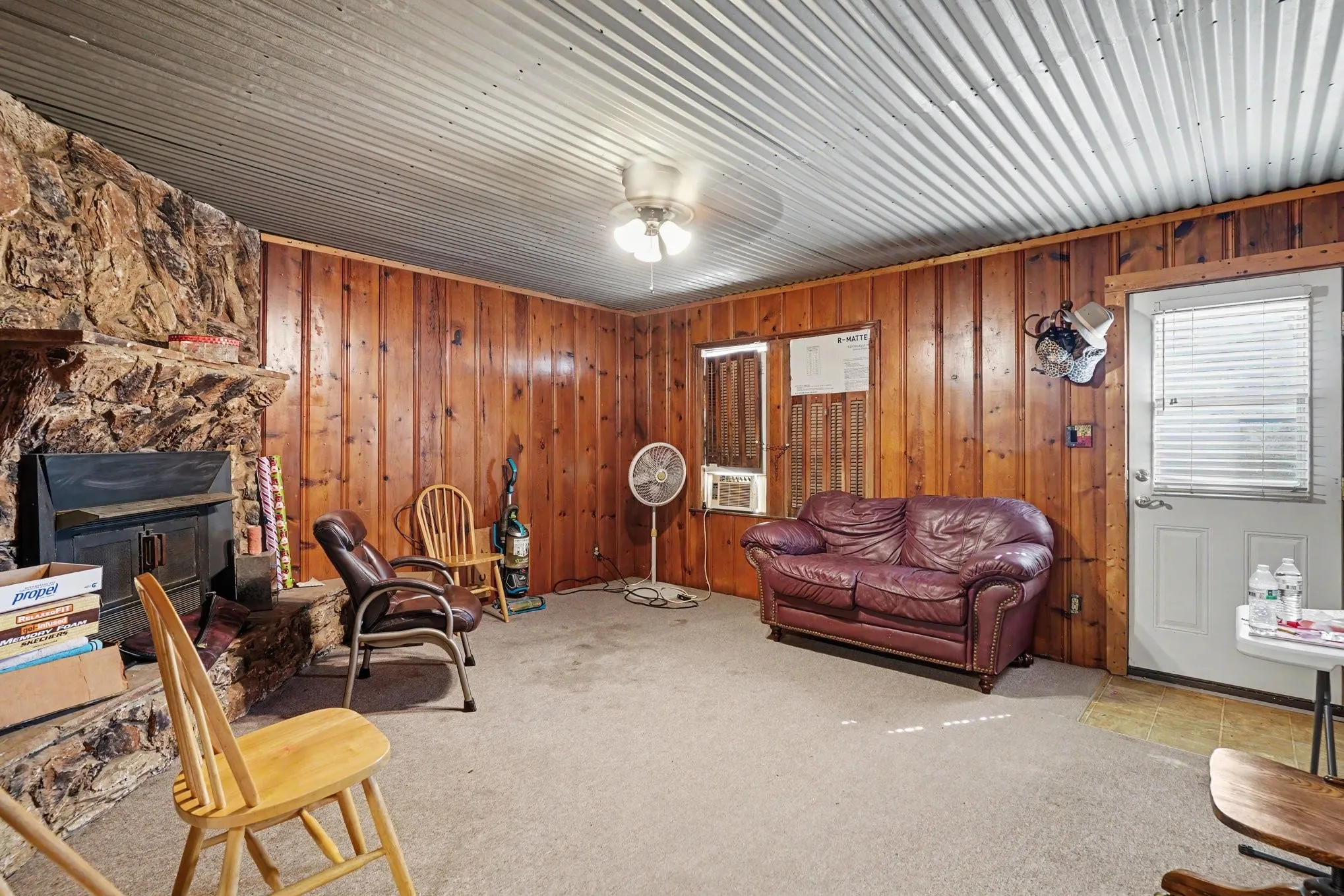Single Family Residence For Sale in Johnson County , 6413 County Road 803, Burleson, Texas 76028, 3 Bedroom, 1 Bathroom, Garage spaces, 1,331 Sqft, built in 1958, mls#21398788, Real Estate Agent in Burleson, Homes For Sale in Johnson county, Homes For Sale in Burleson, Realtor in Burleson Texas, Real Estate Brokerage Independent Realty Texas, Luminita Cordes Realtor