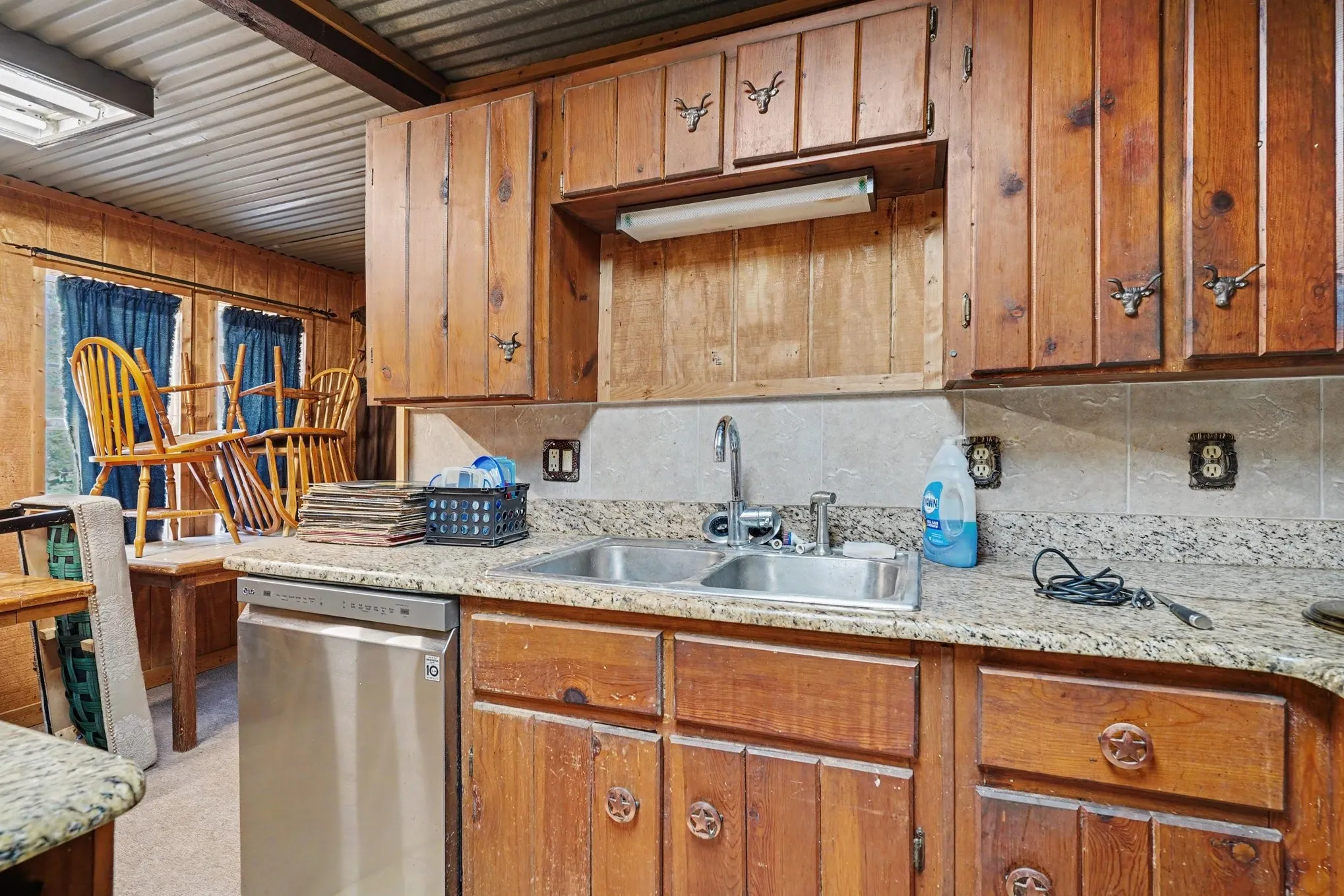Single Family Residence For Sale in Johnson County , 6413 County Road 803, Burleson, Texas 76028, 3 Bedroom, 1 Bathroom, Garage spaces, 1,331 Sqft, built in 1958, mls#21398788, Real Estate Agent in Burleson, Homes For Sale in Johnson county, Homes For Sale in Burleson, Realtor in Burleson Texas, Real Estate Brokerage Independent Realty Texas, Luminita Cordes Realtor