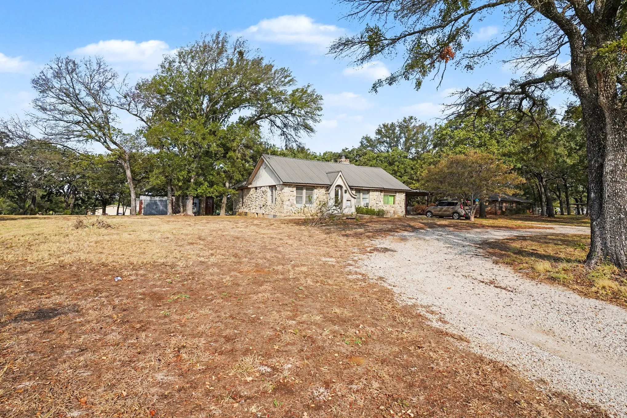 Single Family Residence For Sale in Johnson County , 6413 County Road 803, Burleson, Texas 76028, 3 Bedroom, 1 Bathroom, Garage spaces, 1,331 Sqft, built in 1958, mls#21398788, Real Estate Agent in Burleson, Homes For Sale in Johnson county, Homes For Sale in Burleson, Realtor in Burleson Texas, Real Estate Brokerage Independent Realty Texas, Luminita Cordes Realtor