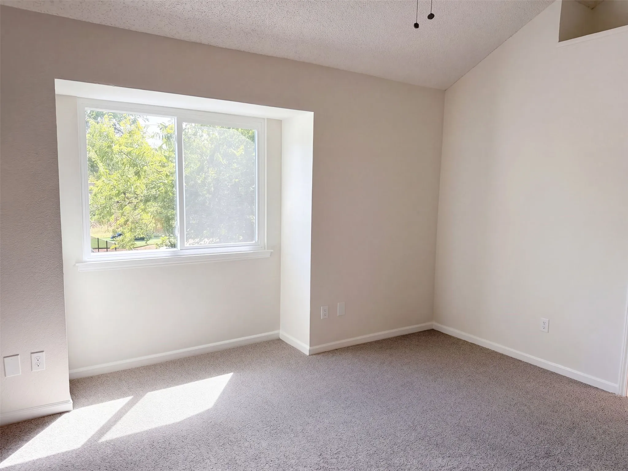 Single Family Residence For Sale in Dallas County , 832 Brockden Drive, Mesquite, Texas 75149, 3 Bedroom, 2 Bathroom, Garage spaces, 1,329 Sqft, built in 1987, mls#21401334, Real Estate Agent in Mesquite, Homes For Sale in Dallas county, Homes For Sale in Mesquite, Realtor in Mesquite Texas, Real Estate Brokerage Independent Realty Texas, Luminita Cordes Realtor