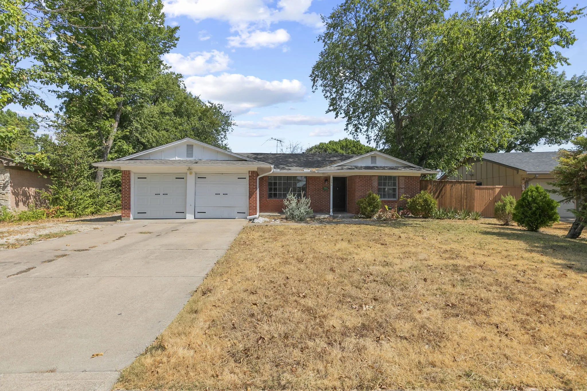 Single Family Residence For Sale in Dallas County , 1306 N Floyd Road, Richardson, Texas 75080, 4 Bedroom, 2 Bathroom, 1 Garage spaces, 1,568 Sqft, built in 1962, mls#21392575, Real Estate Agent in Richardson, Homes For Sale in Dallas county, Homes For Sale in Richardson, Realtor in Richardson Texas, Real Estate Brokerage Independent Realty Texas, Luminita Cordes Realtor