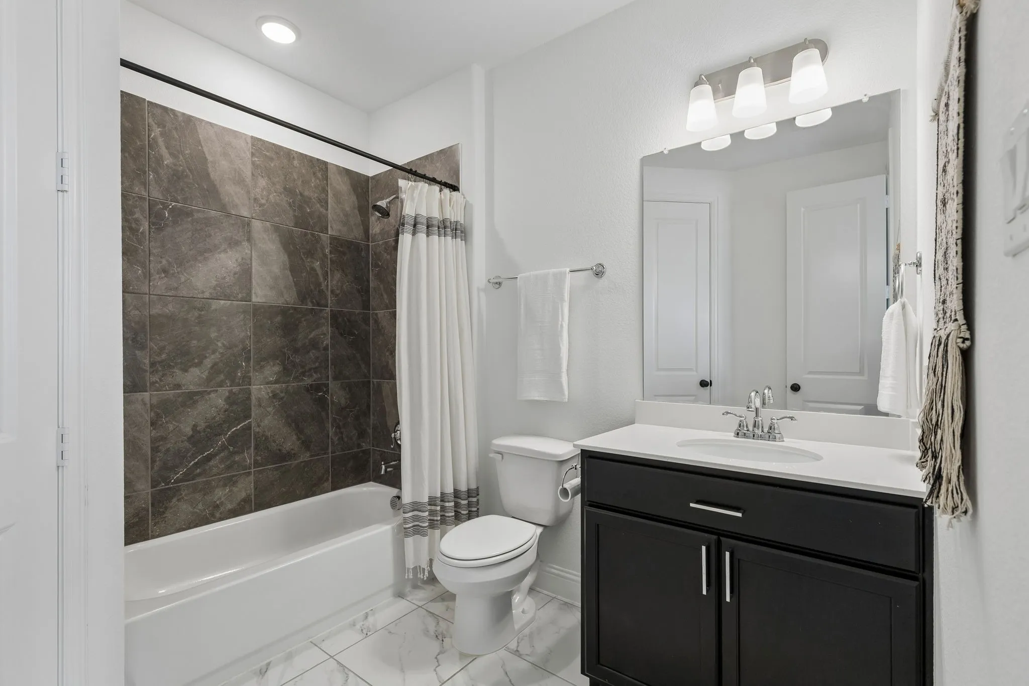 Single Family Residence For Sale in Denton County , 2622 Eucalyptus Road, Frisco, Texas 75033, 5 Bedroom, 6 Bathroom, 3 Garage spaces, 4,023 Sqft, built in 2020, mls#21399100, Real Estate Agent in Frisco, Homes For Sale in Denton county, Homes For Sale in Frisco, Realtor in Frisco Texas, Real Estate Brokerage Independent Realty Texas, Luminita Cordes Realtor