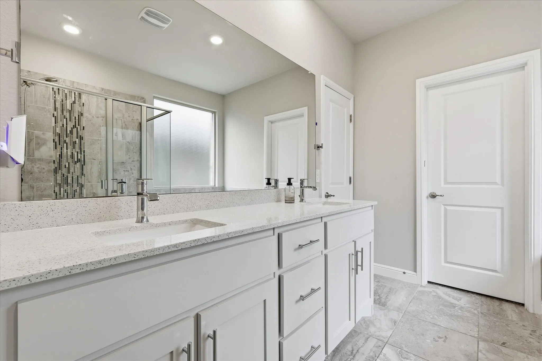 Single Family Residence For Sale in Denton County , 1617 Longspur Drive, Northlake, Texas 76226, 5 Bedroom, 4 Bathroom, 2 Garage spaces, 2,782 Sqft, built in 2022, mls#21400273, Real Estate Agent in Northlake, Homes For Sale in Denton county, Homes For Sale in Northlake, Realtor in Northlake Texas, Real Estate Brokerage Independent Realty Texas, Luminita Cordes Realtor
