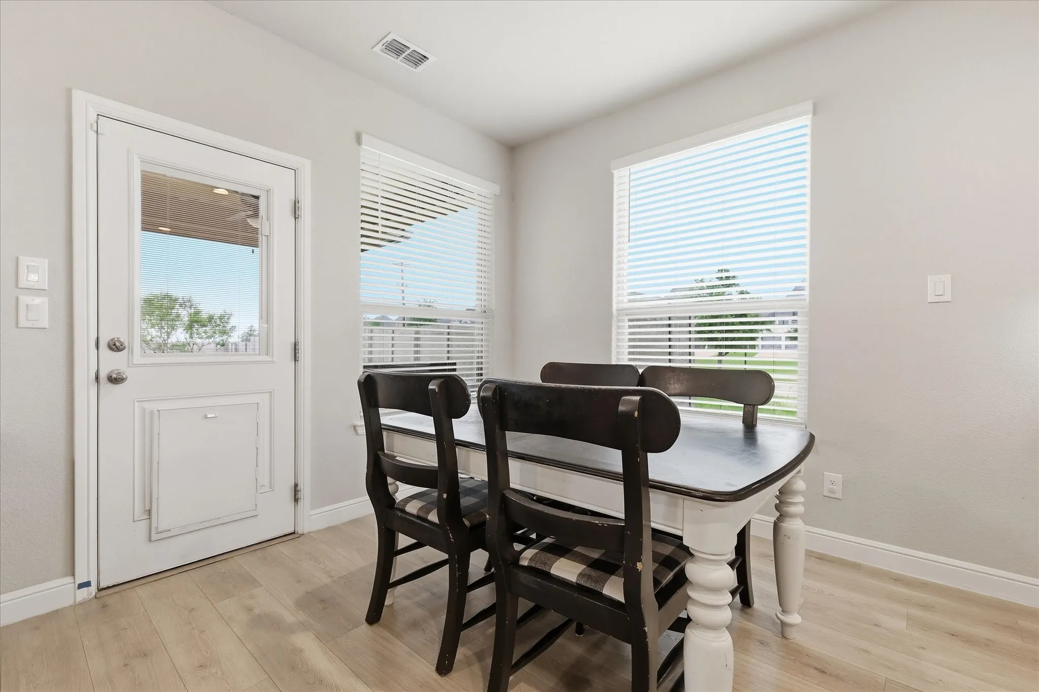 Single Family Residence For Sale in Denton County , 1617 Longspur Drive, Northlake, Texas 76226, 5 Bedroom, 4 Bathroom, 2 Garage spaces, 2,782 Sqft, built in 2022, mls#21400273, Real Estate Agent in Northlake, Homes For Sale in Denton county, Homes For Sale in Northlake, Realtor in Northlake Texas, Real Estate Brokerage Independent Realty Texas, Luminita Cordes Realtor