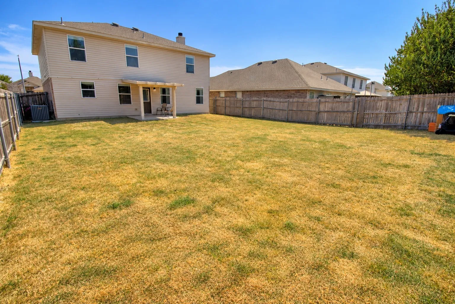 Single Family Residence For Sale in Johnson County , 1312 Gayle Street, Burleson, Texas 76028, 3 Bedroom, 3 Bathroom, 2 Garage spaces, 2,172 Sqft, built in 2007, mls#21399647, Real Estate Agent in Burleson, Homes For Sale in Johnson county, Homes For Sale in Burleson, Realtor in Burleson Texas, Real Estate Brokerage Independent Realty Texas, Luminita Cordes Realtor