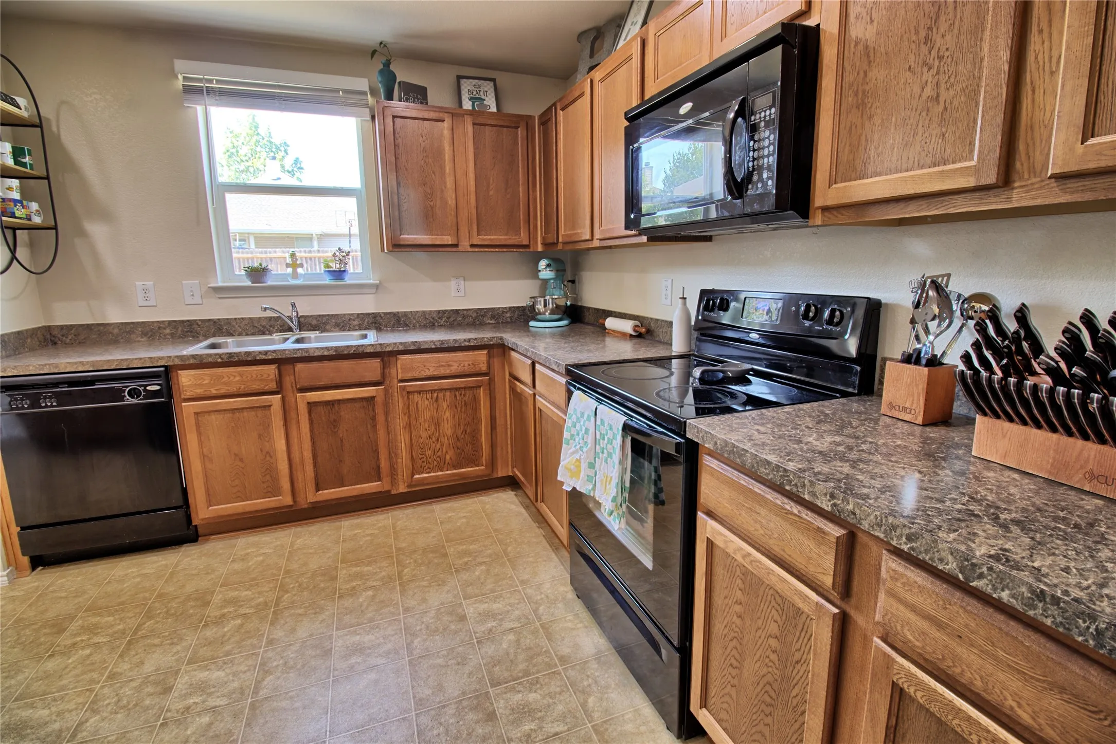 Single Family Residence For Sale in Johnson County , 1312 Gayle Street, Burleson, Texas 76028, 3 Bedroom, 3 Bathroom, 2 Garage spaces, 2,172 Sqft, built in 2007, mls#21399647, Real Estate Agent in Burleson, Homes For Sale in Johnson county, Homes For Sale in Burleson, Realtor in Burleson Texas, Real Estate Brokerage Independent Realty Texas, Luminita Cordes Realtor