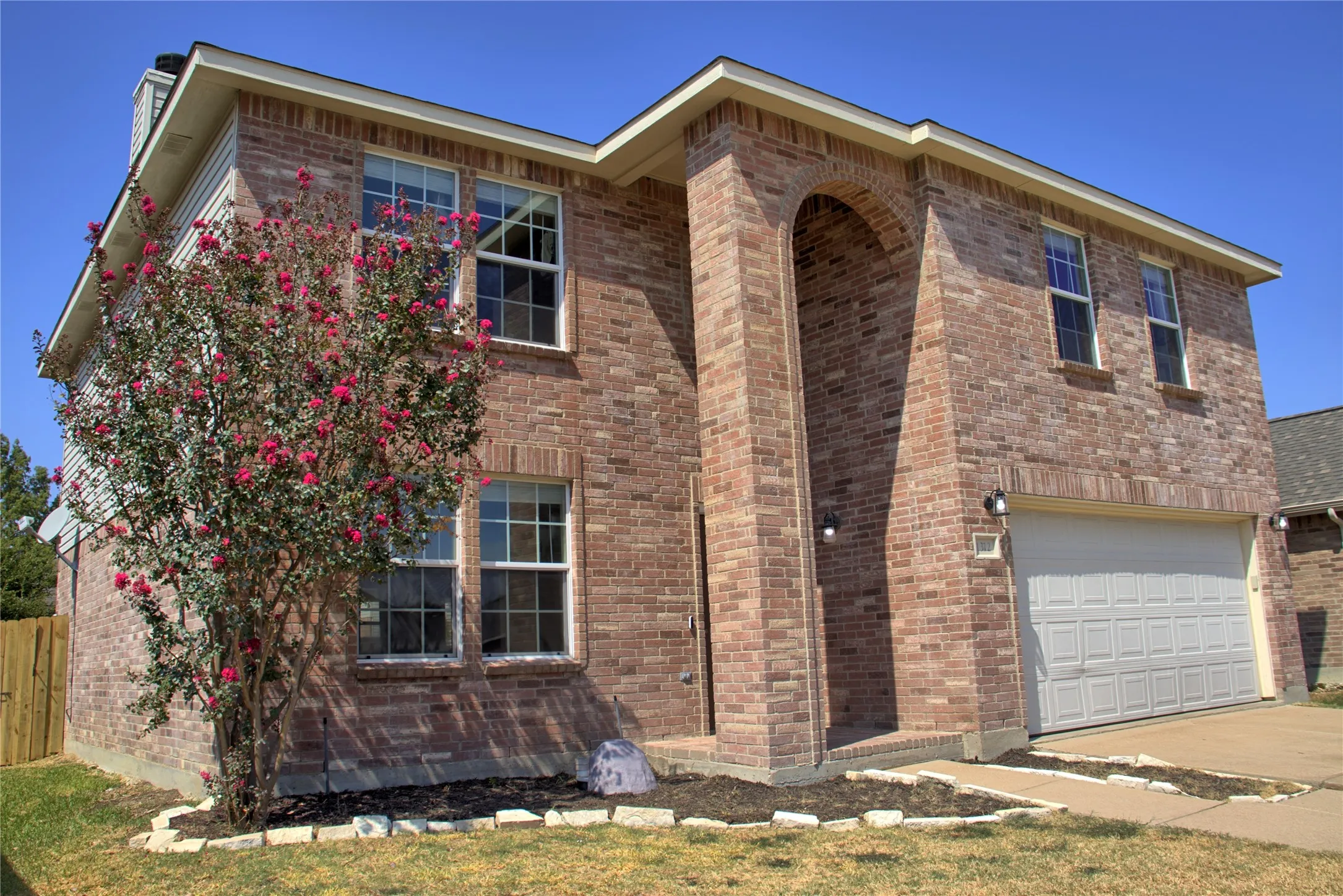 Single Family Residence For Sale in Johnson County , 1312 Gayle Street, Burleson, Texas 76028, 3 Bedroom, 3 Bathroom, 2 Garage spaces, 2,172 Sqft, built in 2007, mls#21399647, Real Estate Agent in Burleson, Homes For Sale in Johnson county, Homes For Sale in Burleson, Realtor in Burleson Texas, Real Estate Brokerage Independent Realty Texas, Luminita Cordes Realtor