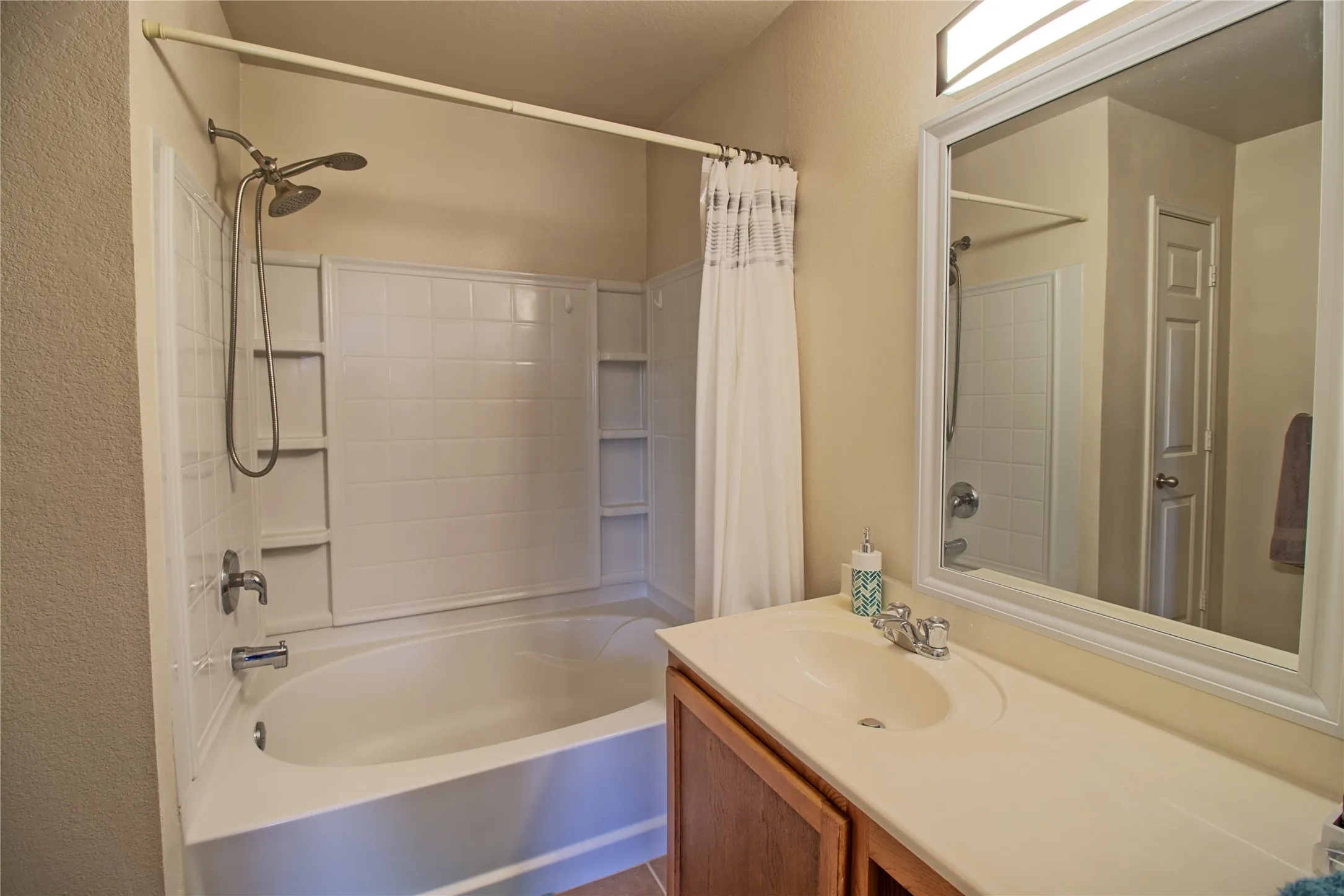 Single Family Residence For Sale in Johnson County , 1312 Gayle Street, Burleson, Texas 76028, 3 Bedroom, 3 Bathroom, 2 Garage spaces, 2,172 Sqft, built in 2007, mls#21399647, Real Estate Agent in Burleson, Homes For Sale in Johnson county, Homes For Sale in Burleson, Realtor in Burleson Texas, Real Estate Brokerage Independent Realty Texas, Luminita Cordes Realtor