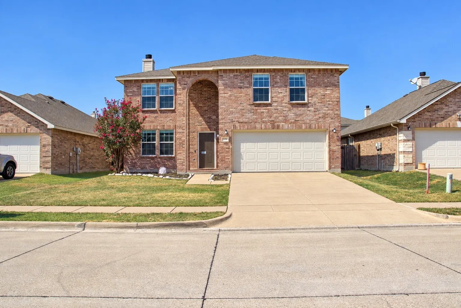 Single Family Residence For Sale in Johnson County , 1312 Gayle Street, Burleson, Texas 76028, 3 Bedroom, 3 Bathroom, 2 Garage spaces, 2,172 Sqft, built in 2007, mls#21399647, Real Estate Agent in Burleson, Homes For Sale in Johnson county, Homes For Sale in Burleson, Realtor in Burleson Texas, Real Estate Brokerage Independent Realty Texas, Luminita Cordes Realtor