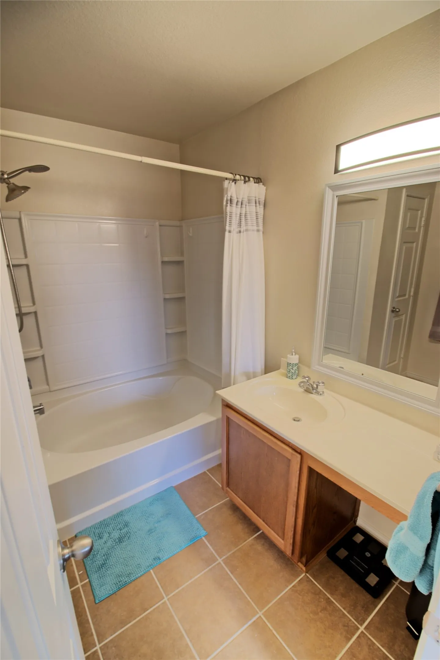 Single Family Residence For Sale in Johnson County , 1312 Gayle Street, Burleson, Texas 76028, 3 Bedroom, 3 Bathroom, 2 Garage spaces, 2,172 Sqft, built in 2007, mls#21399647, Real Estate Agent in Burleson, Homes For Sale in Johnson county, Homes For Sale in Burleson, Realtor in Burleson Texas, Real Estate Brokerage Independent Realty Texas, Luminita Cordes Realtor