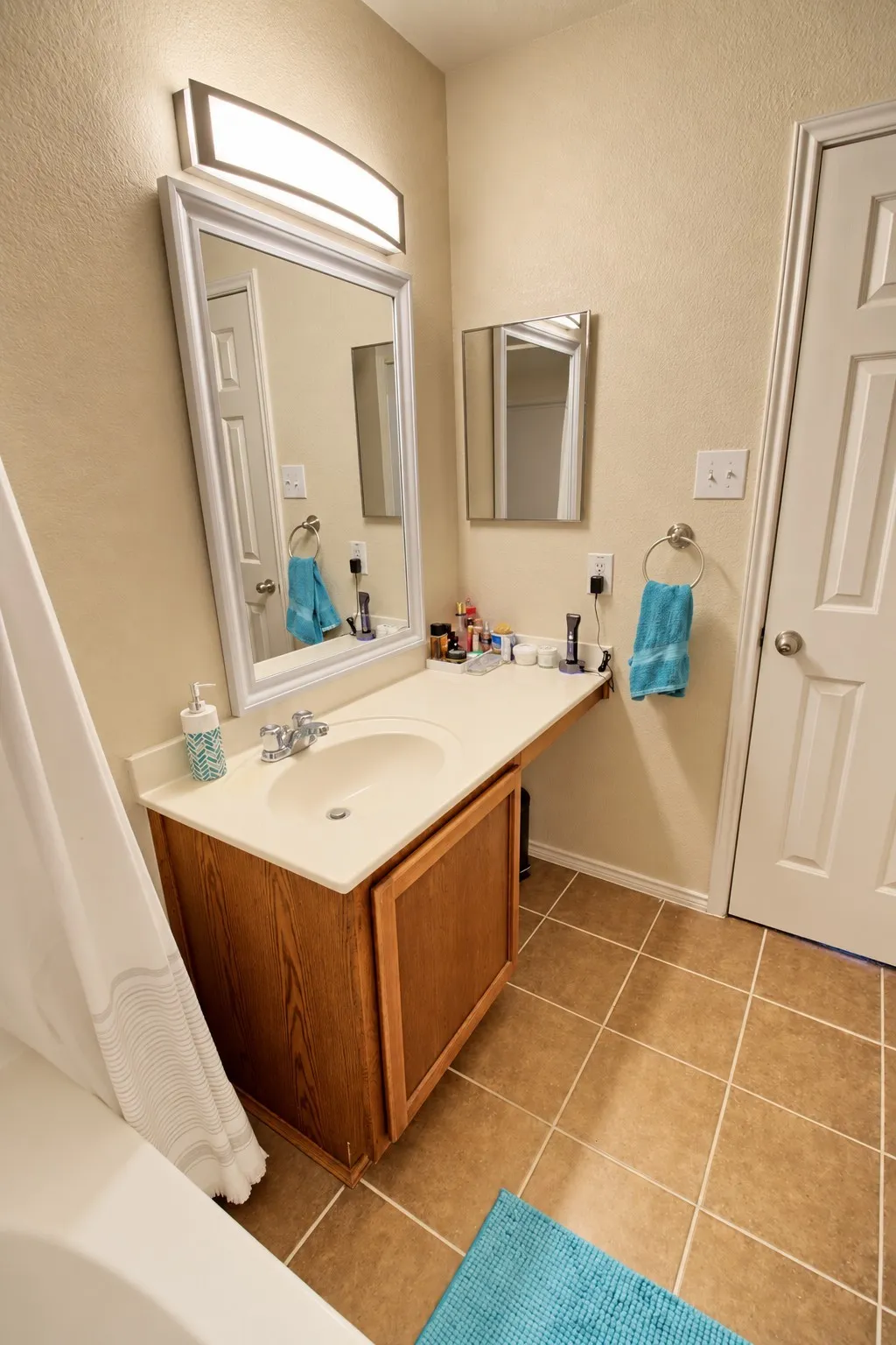 Single Family Residence For Sale in Johnson County , 1312 Gayle Street, Burleson, Texas 76028, 3 Bedroom, 3 Bathroom, 2 Garage spaces, 2,172 Sqft, built in 2007, mls#21399647, Real Estate Agent in Burleson, Homes For Sale in Johnson county, Homes For Sale in Burleson, Realtor in Burleson Texas, Real Estate Brokerage Independent Realty Texas, Luminita Cordes Realtor