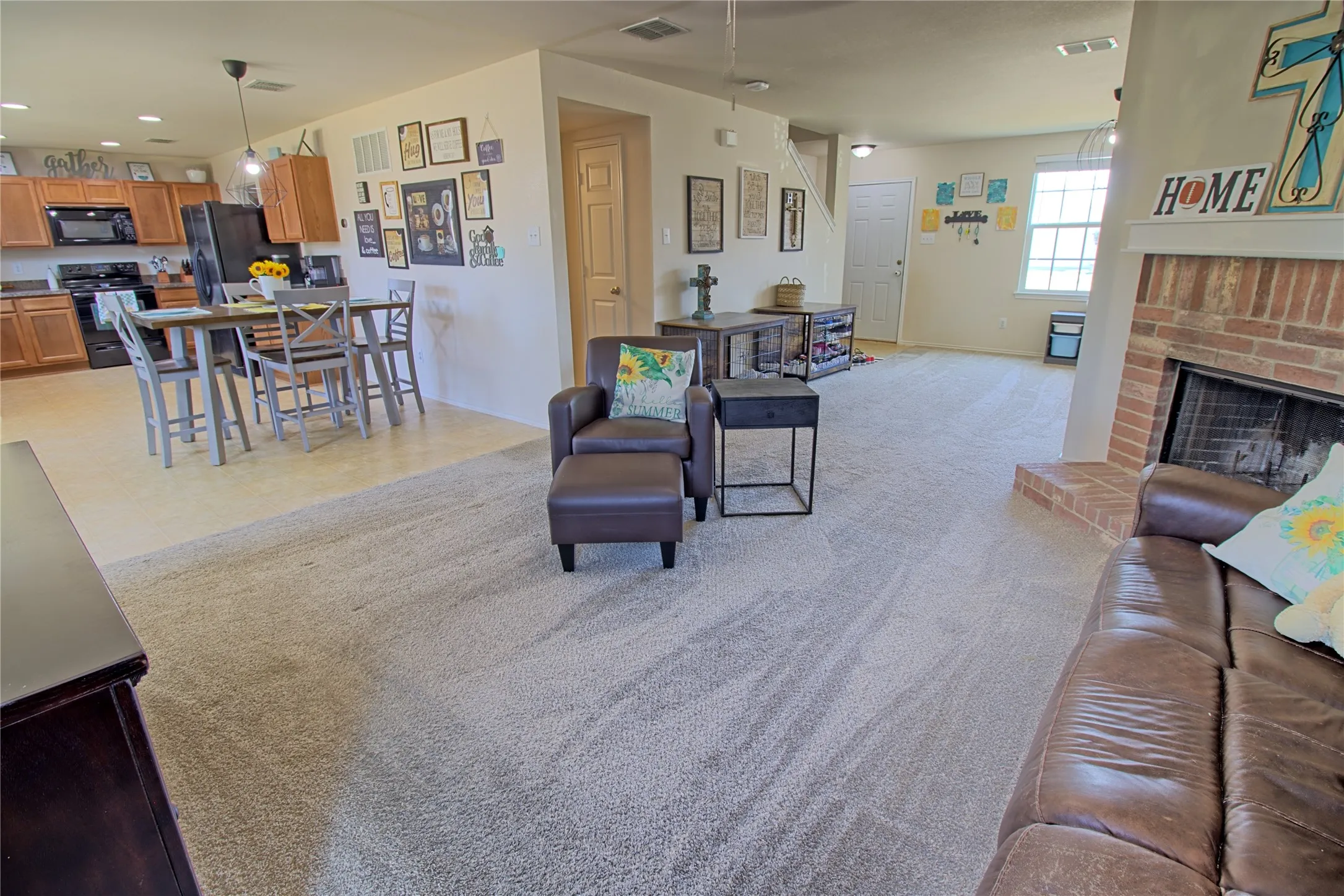 Single Family Residence For Sale in Johnson County , 1312 Gayle Street, Burleson, Texas 76028, 3 Bedroom, 3 Bathroom, 2 Garage spaces, 2,172 Sqft, built in 2007, mls#21399647, Real Estate Agent in Burleson, Homes For Sale in Johnson county, Homes For Sale in Burleson, Realtor in Burleson Texas, Real Estate Brokerage Independent Realty Texas, Luminita Cordes Realtor